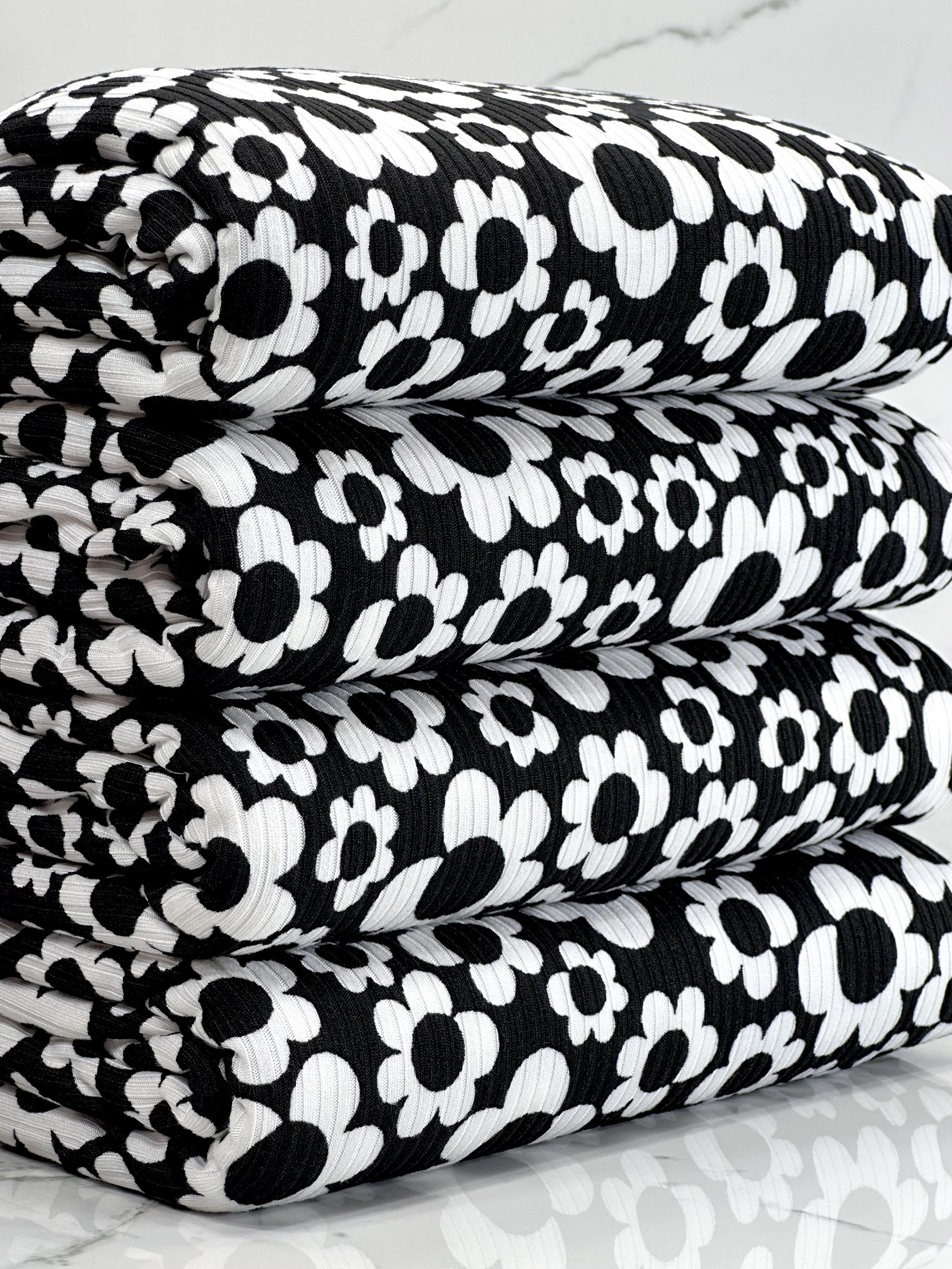 (YUMMY 4X2 RIB) OFF WHITE RETRO FLOWERS ON BLACK(3)