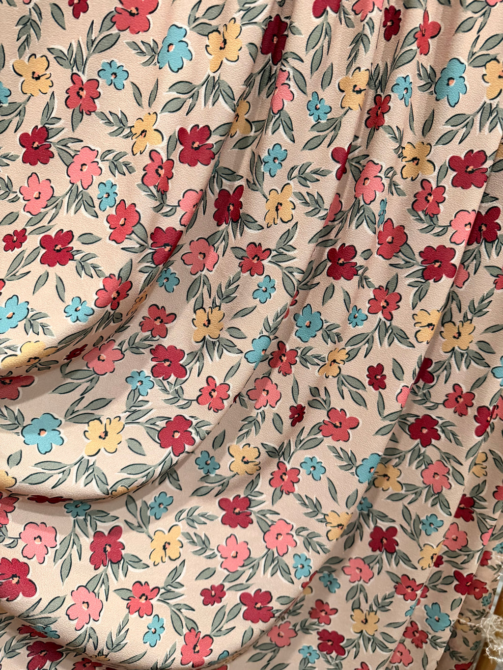 (CREPE KNIT) FLOWERS ON TAUPE
