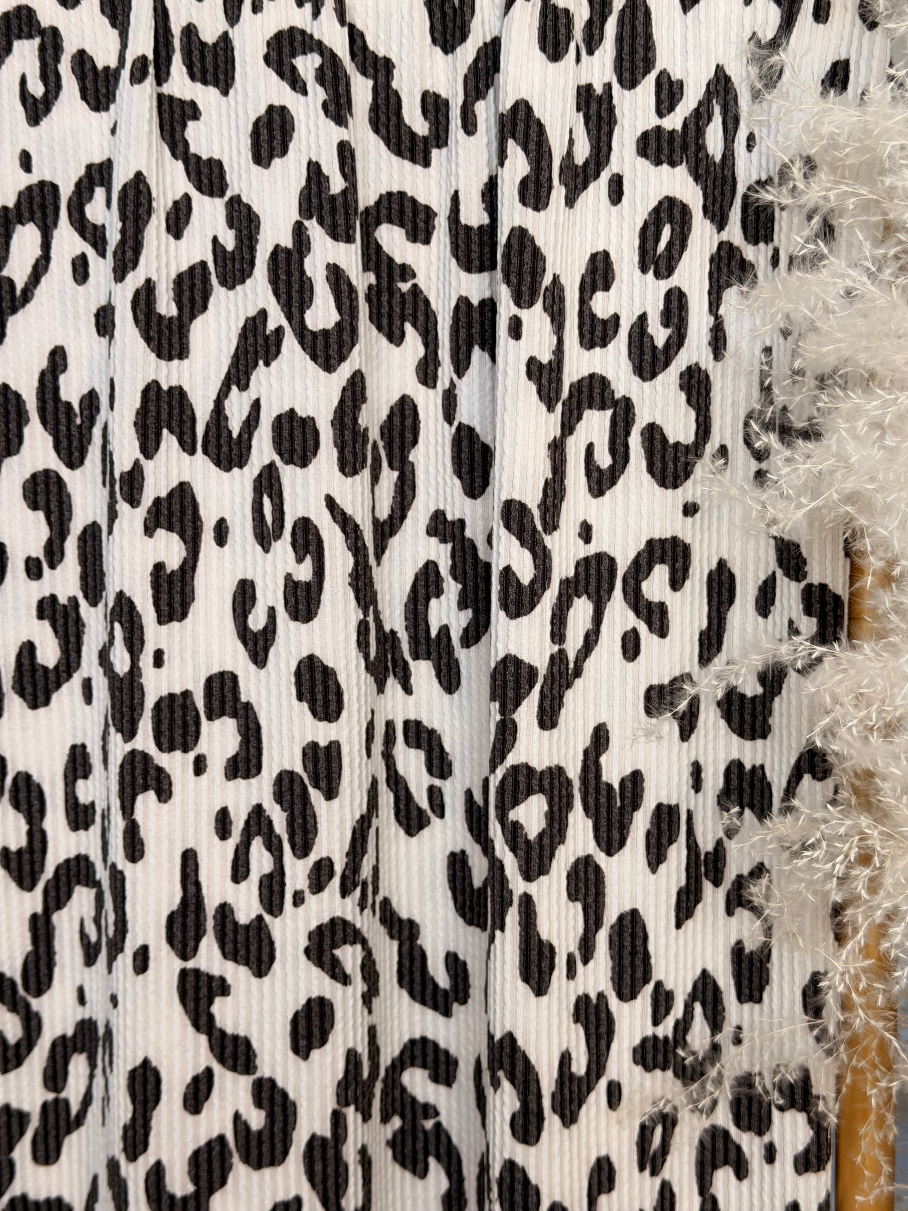 (URBAN RIB) BLACK LEOPARD ON OFF WHITE
