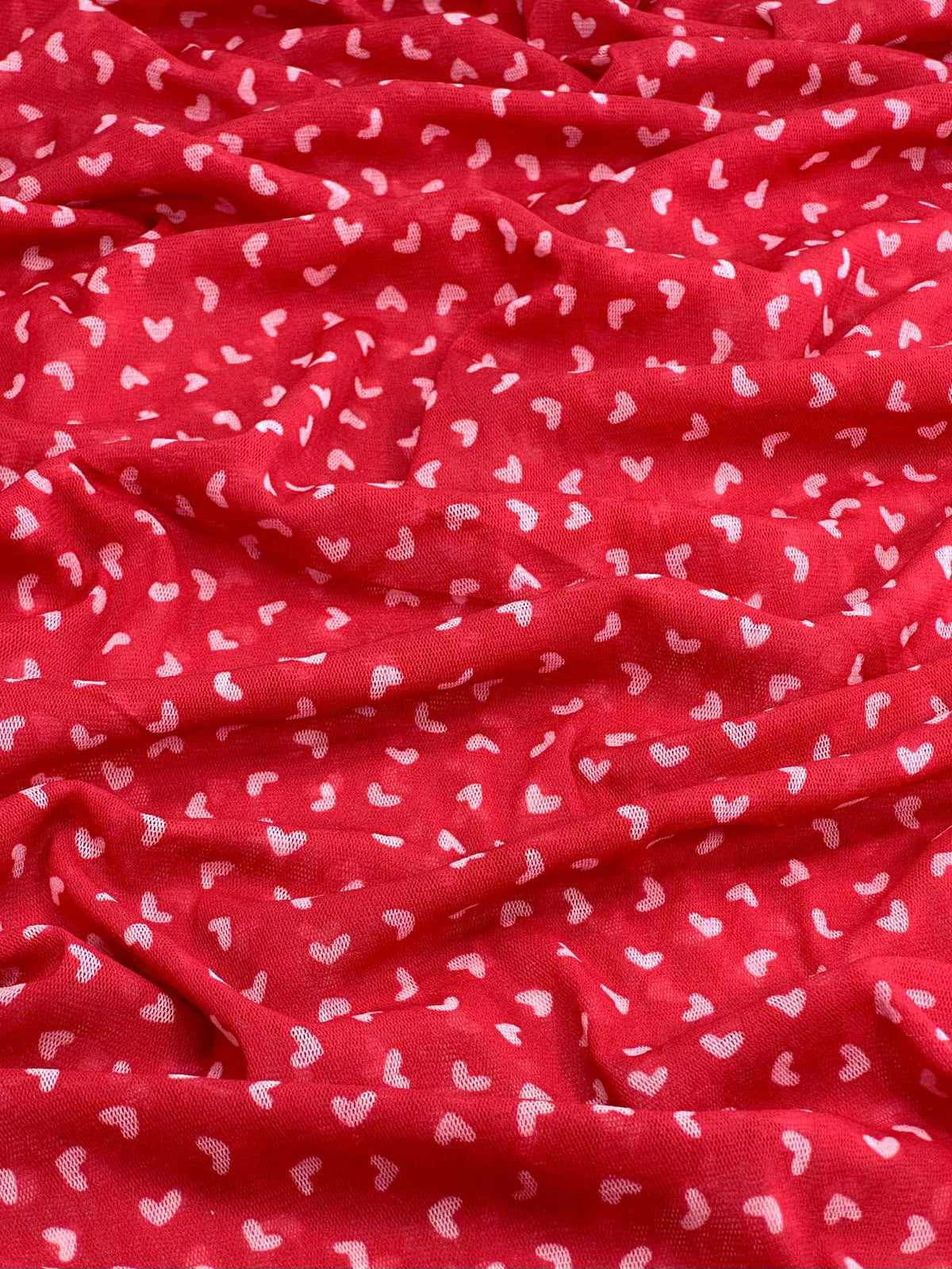 (MESH) TINY OFF WHITE HEARTS ON RED(4)