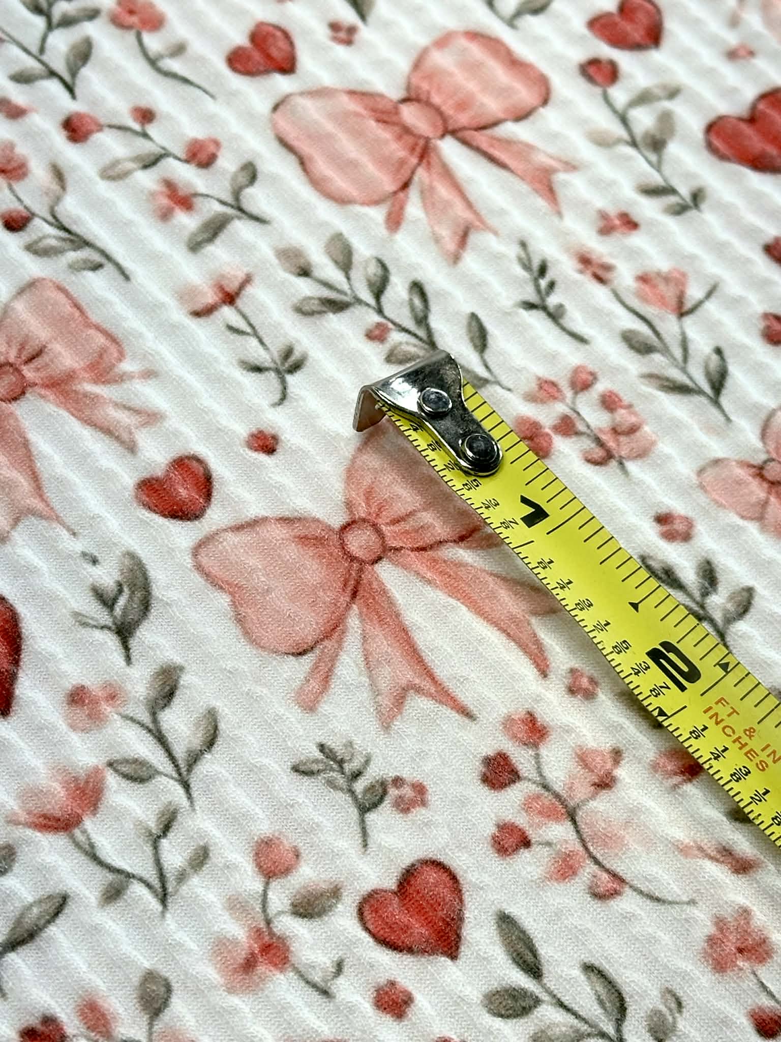 (URBAN RIB) HEARTS, BOWS, FLOWERS, AND RED BIRDS ON OFF WHITE