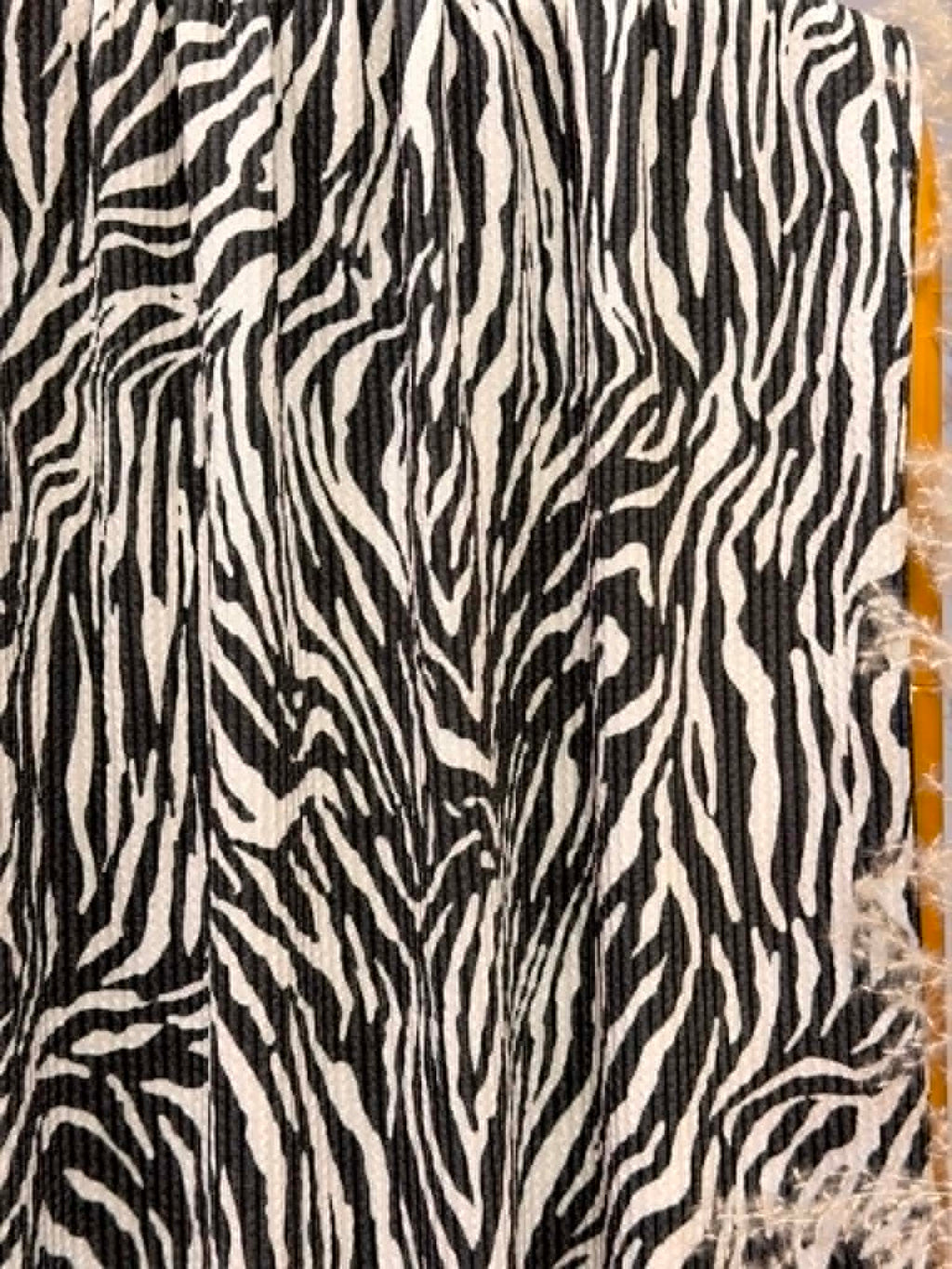 (URBAN RIB) SMALL BLACK ZEBRA ON OFF WHITE