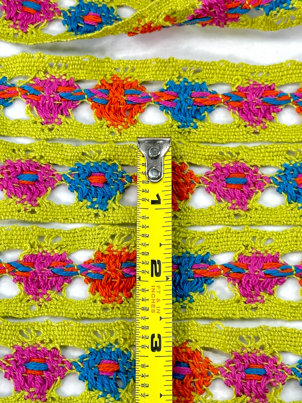 (TRIM) CROCHET COLORFUL FLORAL ON VINTAGE GREEN