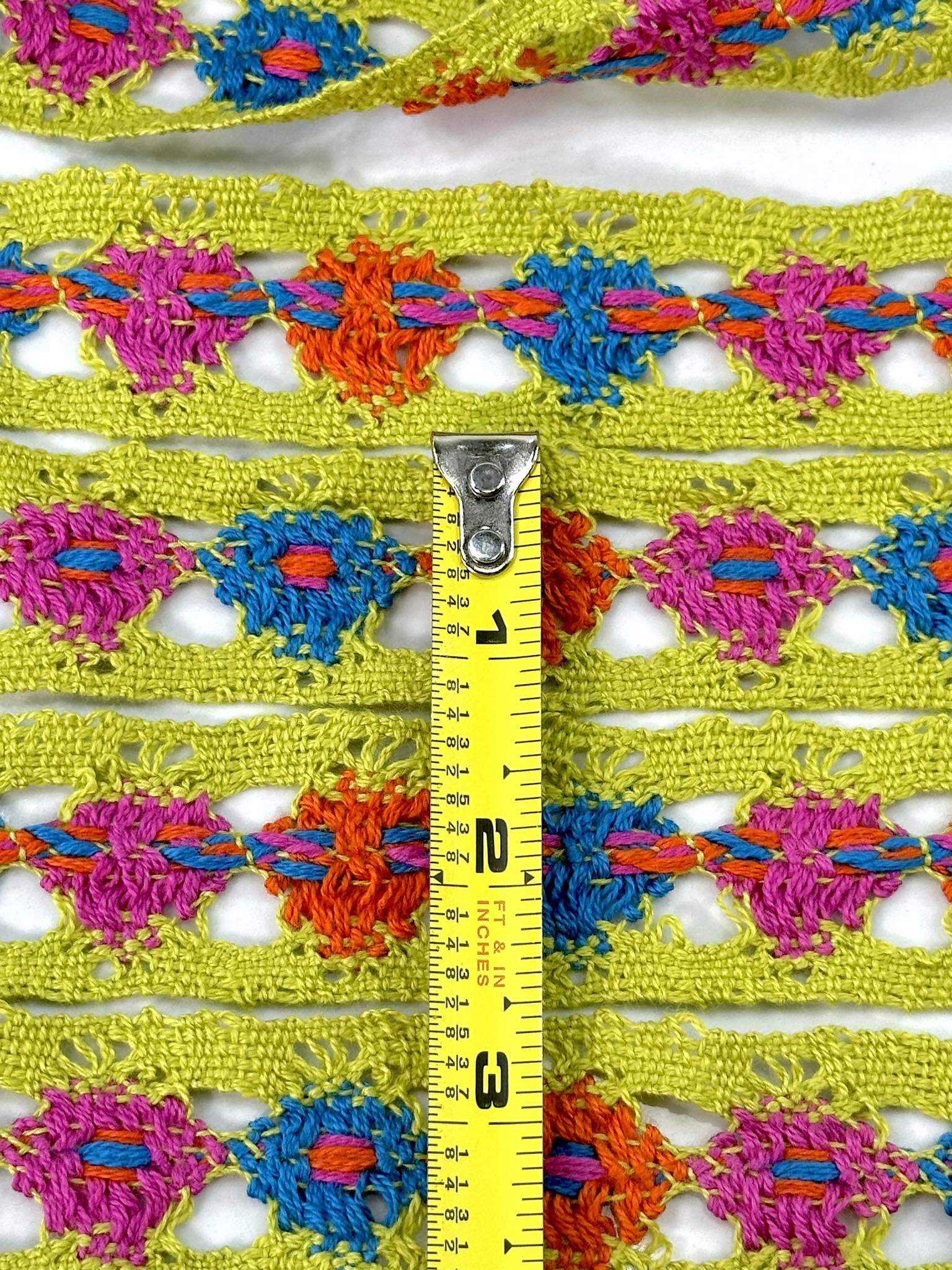 (TRIM) CROCHET COLORFUL FLORAL ON VINTAGE GREEN
