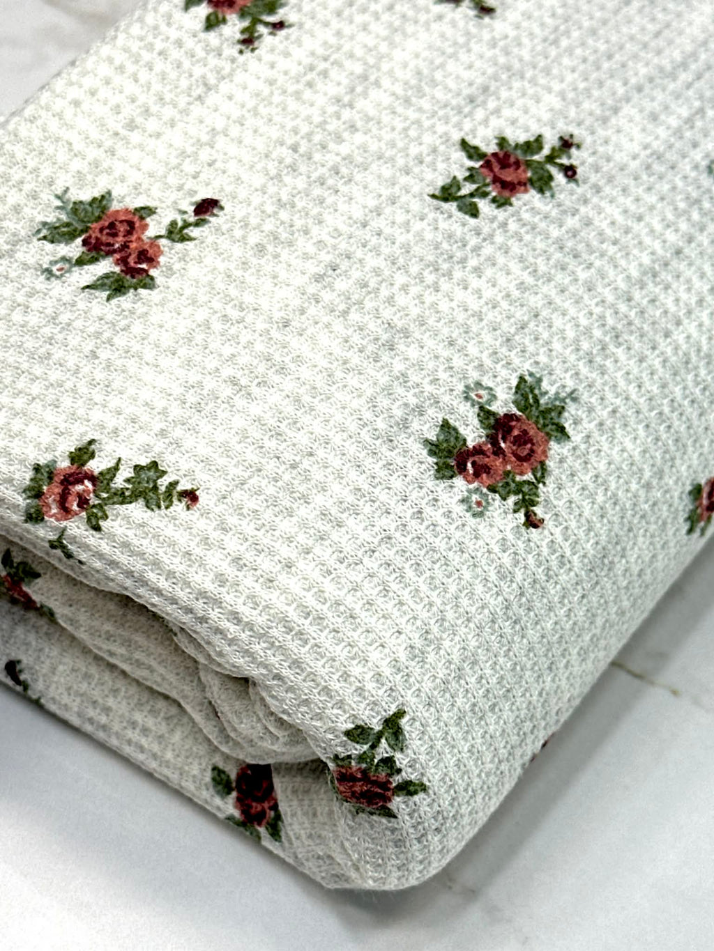 (THERMAL) TINY VINTAGE ROSES ON SOFT GRAY (3)