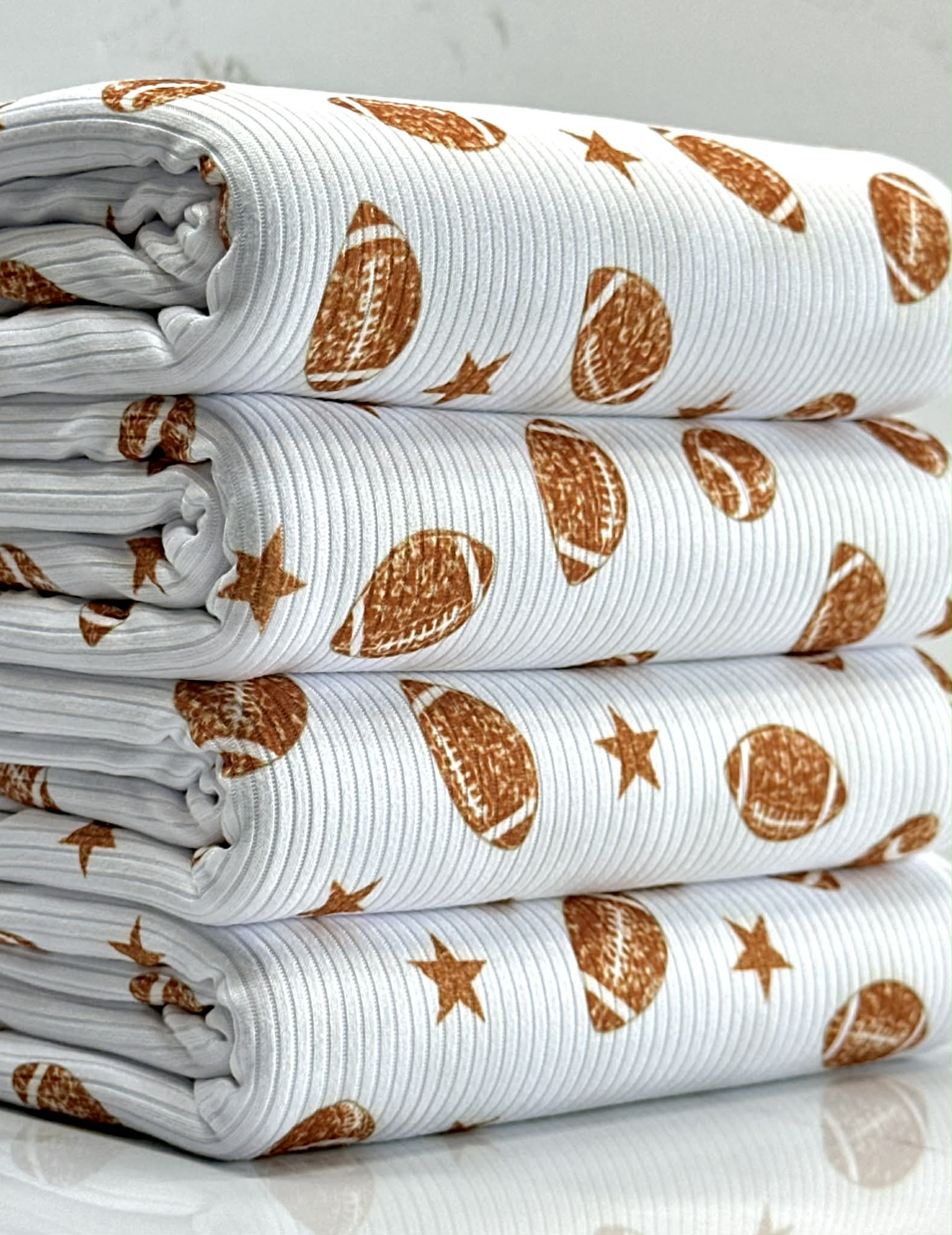 (4X2 YUMMY RIB) FOOTBALLS AND STARS ON OFF WHITE