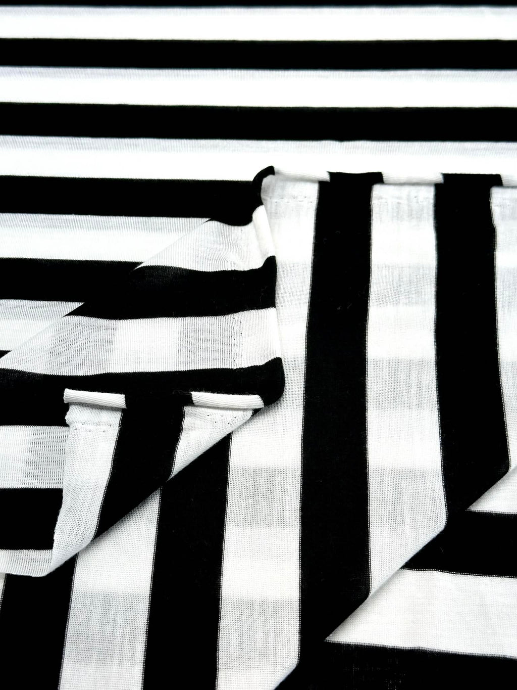 (JERSEY) BLACK AND OFF WHITE LARGE STRIPES