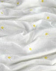 (KNIT) WHITE DAISIES ON WHITE