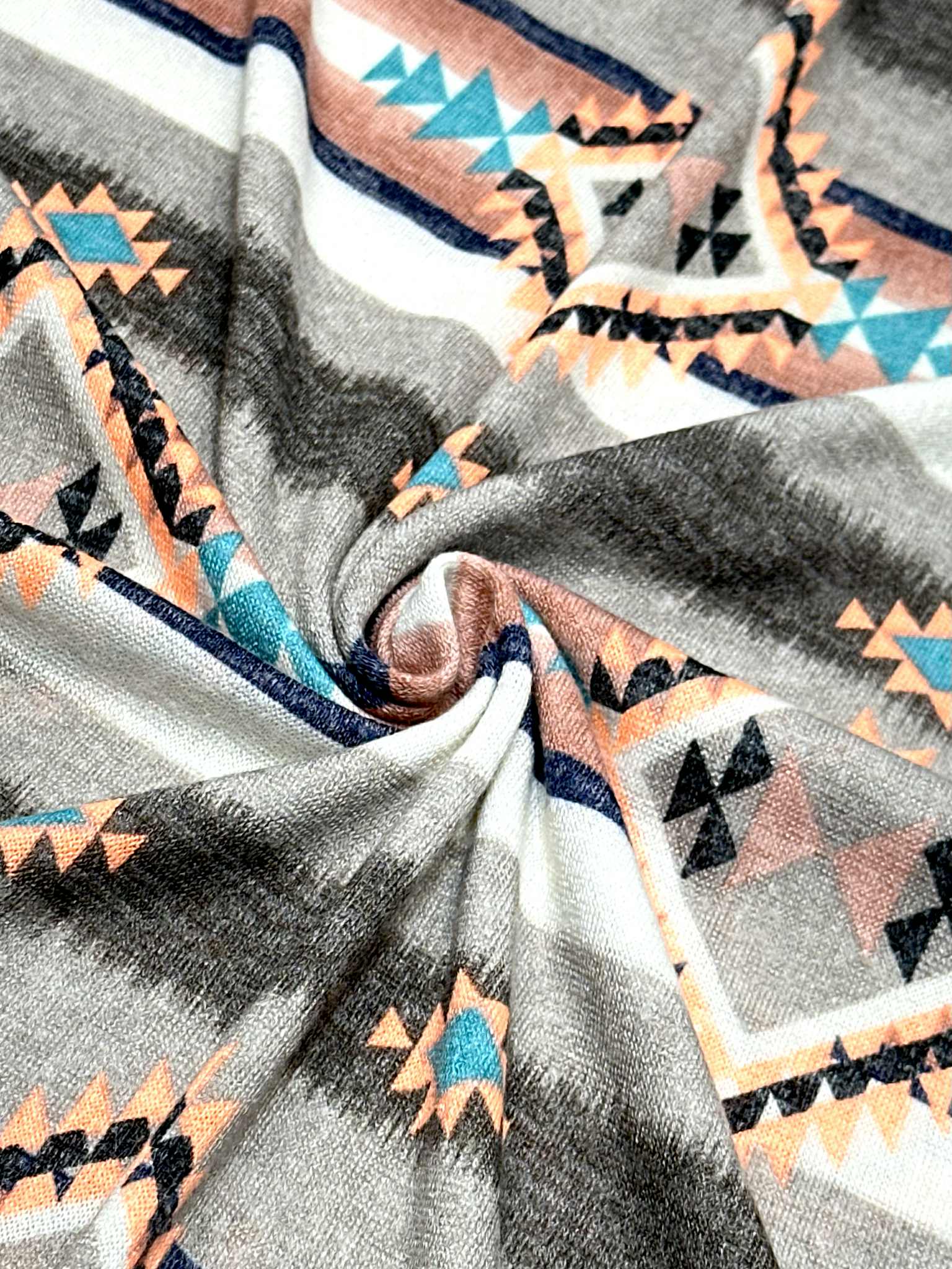 (SWEATER KNIT) DIAMOND PATTERN ON MOCHA