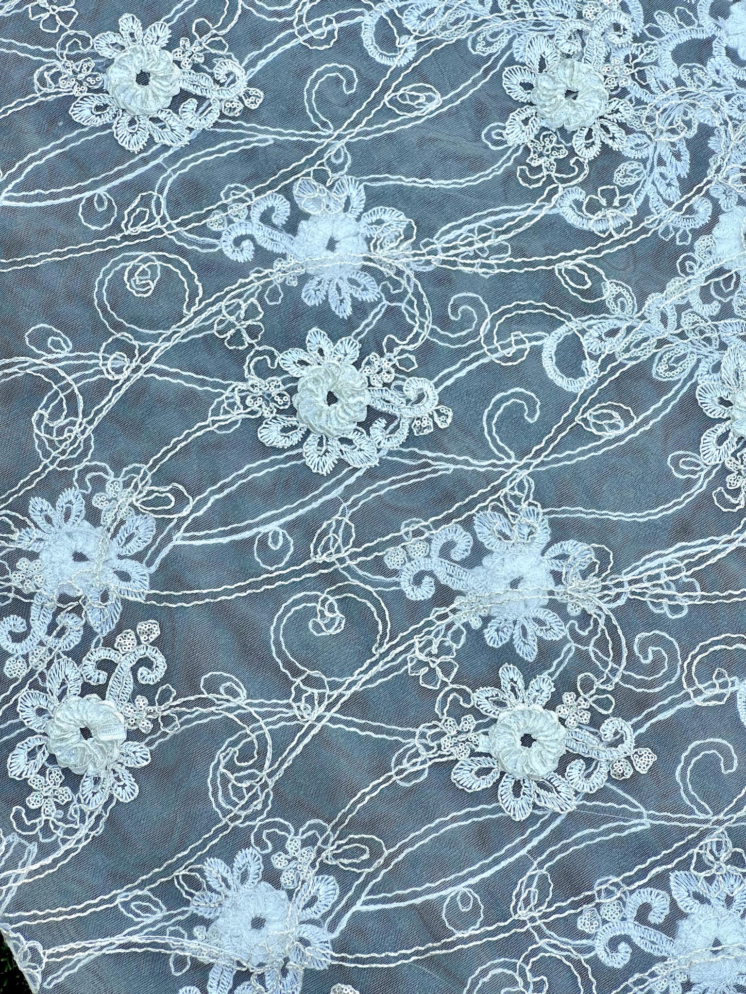 (LACE) EMBROIDERED IVORY FLORAL