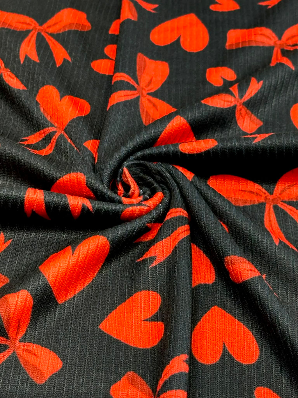 (4X2 YUMMY RIB) RED HEARTS AND BOWS ON BLACK (3)