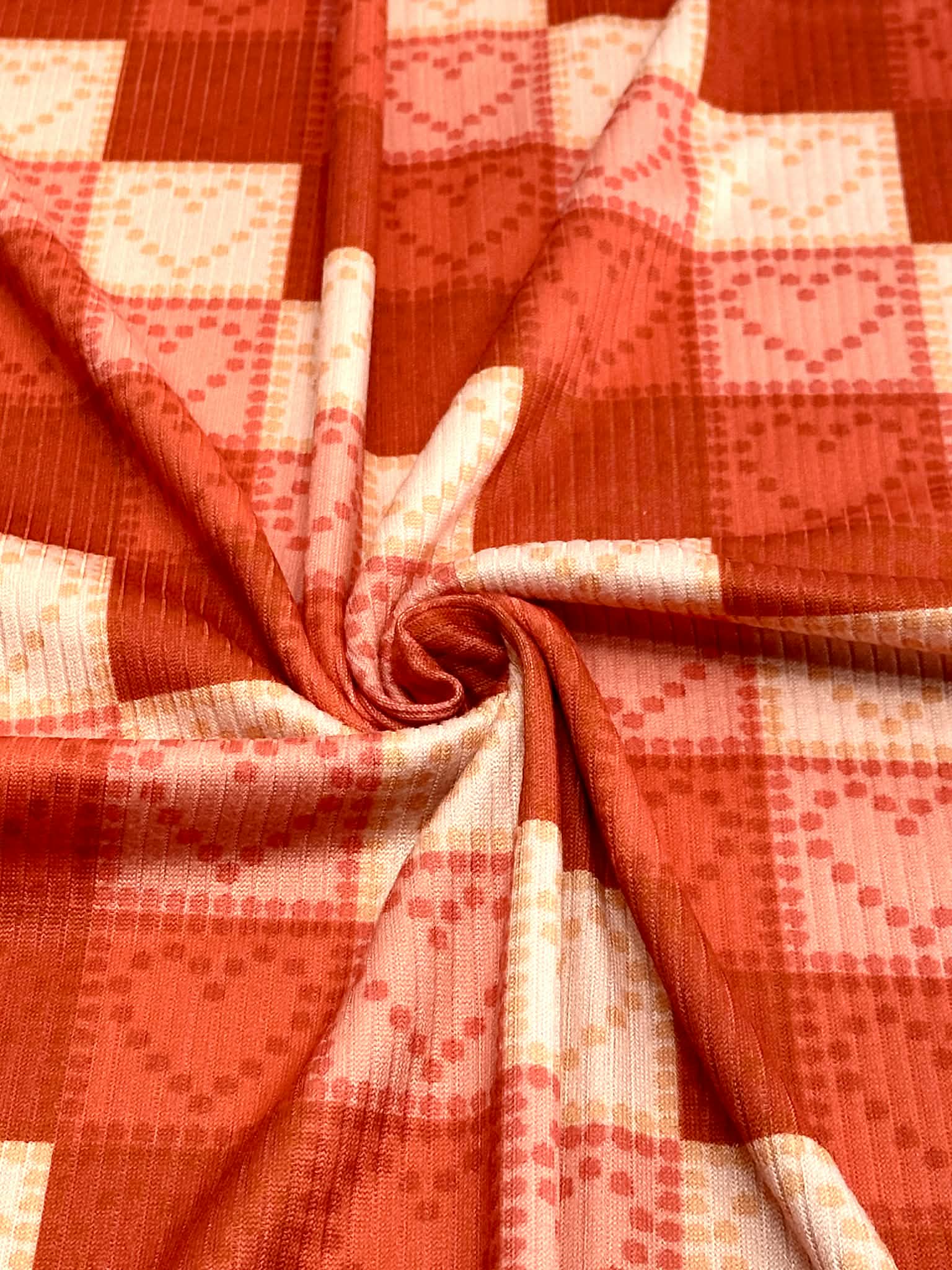 (4X2 YUMMY RIB) MEDIUM PINK AND RED HEARTS ON CHECKERED PATTERN