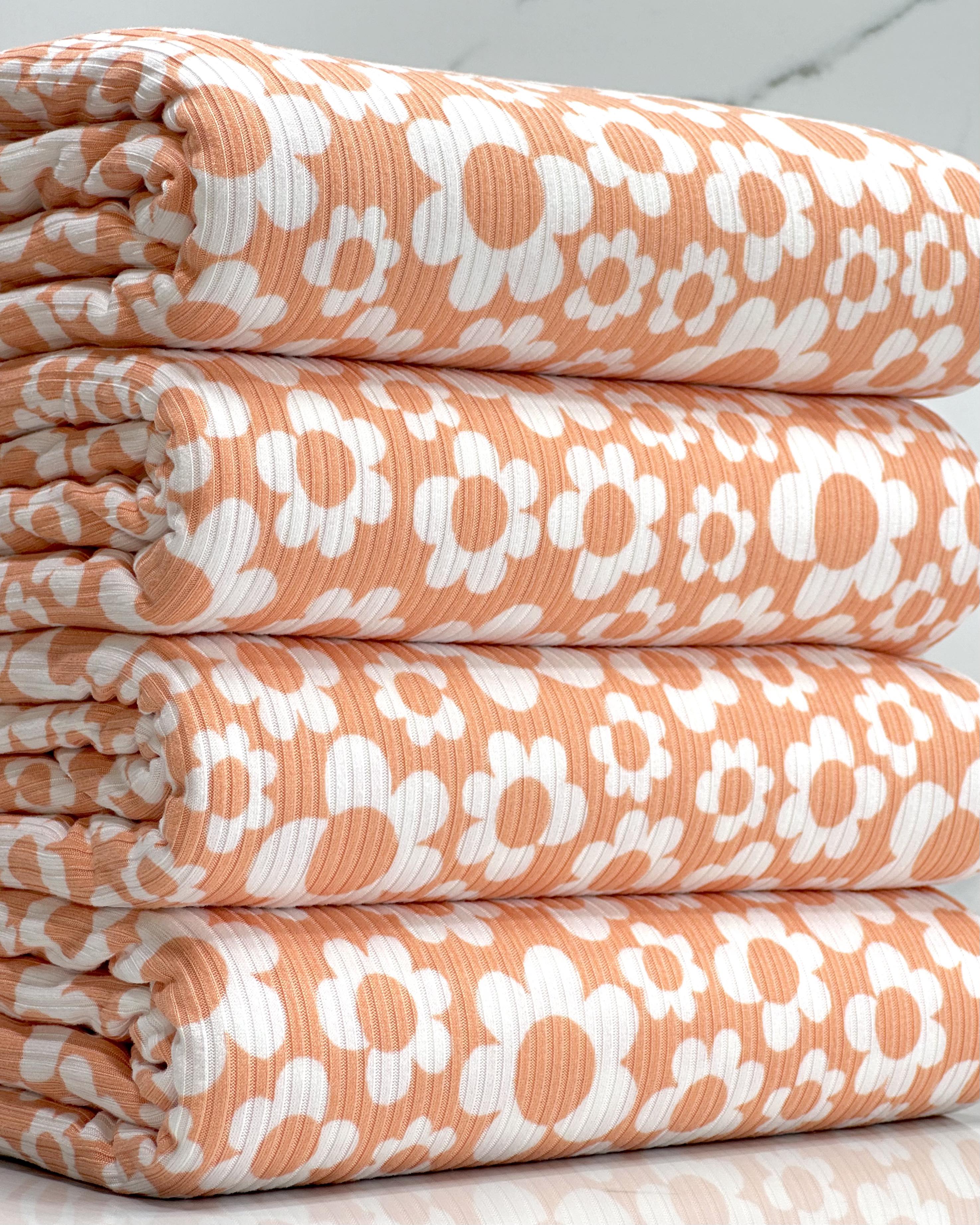 (4X2 YUMMY RIB) OFF WHITE RETRO FLOWERS ON PEACH