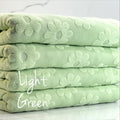 (TOWEL) LIGHT GREEN DAISY FLOWERS