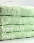 (TOWEL) LIGHT GREEN DAISY FLOWERS