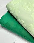 (TOWEL) LIGHT GREEN DAISY FLOWERS