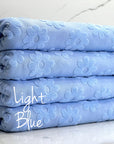 (TOWEL) LIGHT BLUE DAISY FLOWERS