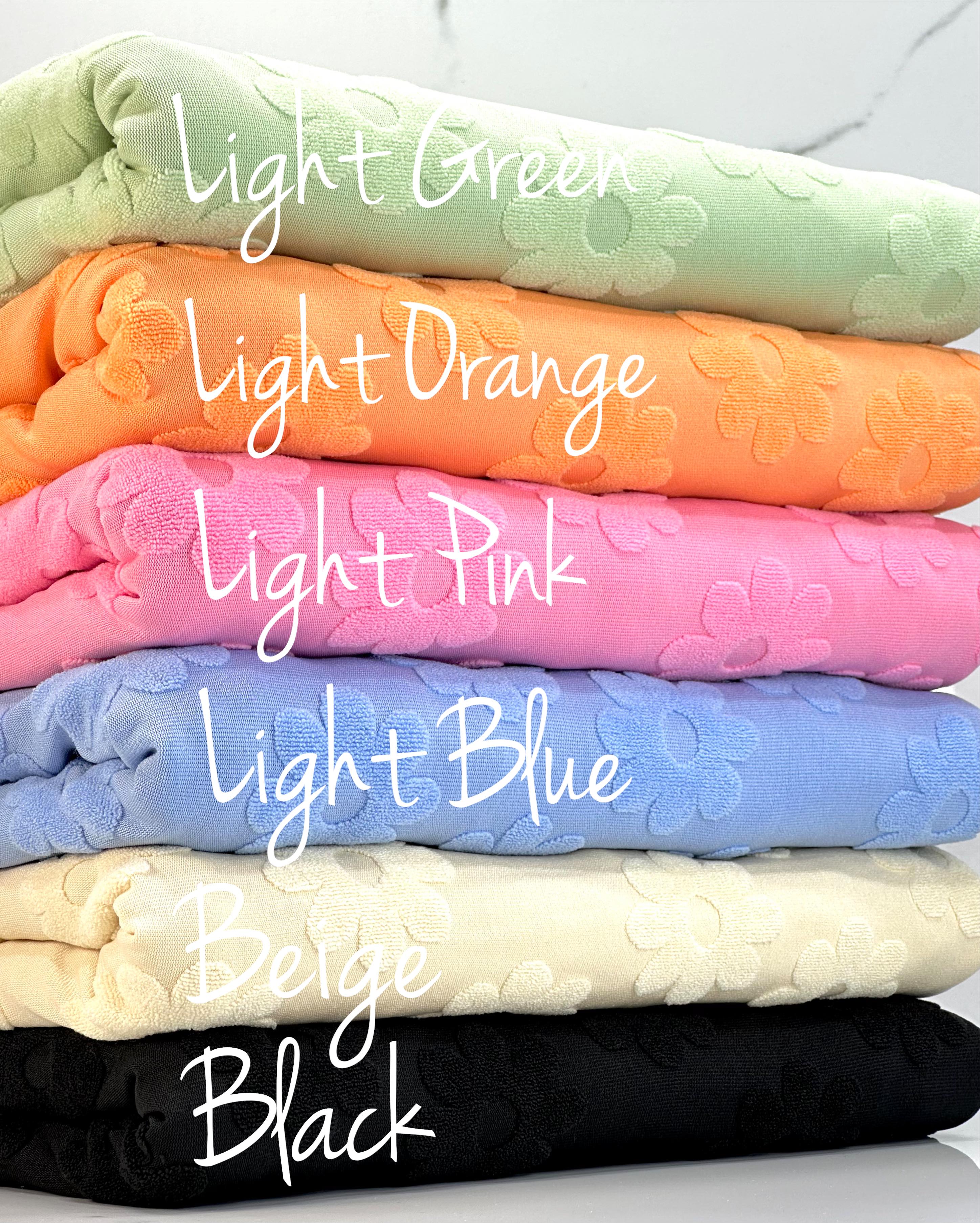 (TOWEL) LIGHT GREEN DAISY FLOWERS