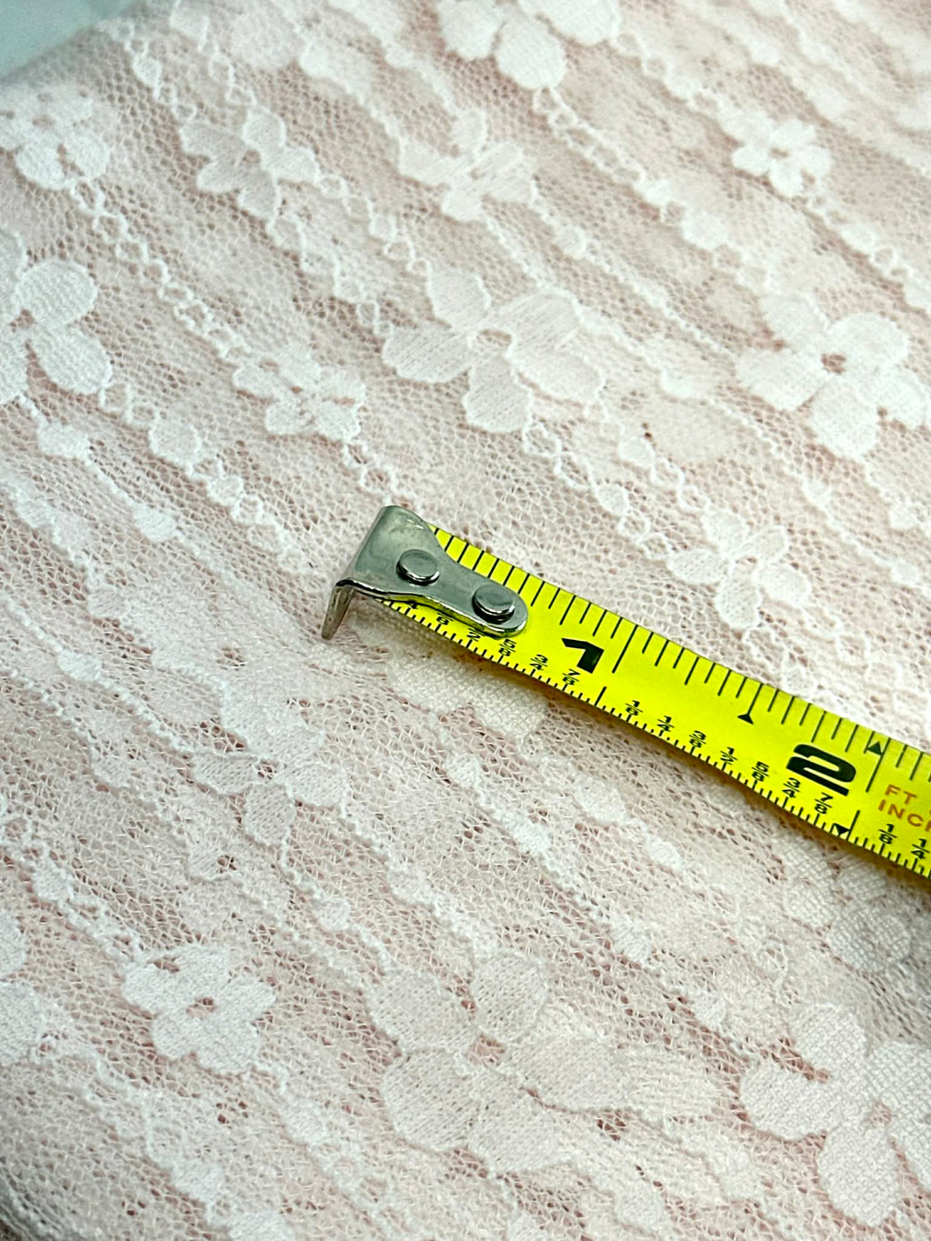 (LACE) LIGHT PINK FLORAL PATTERN