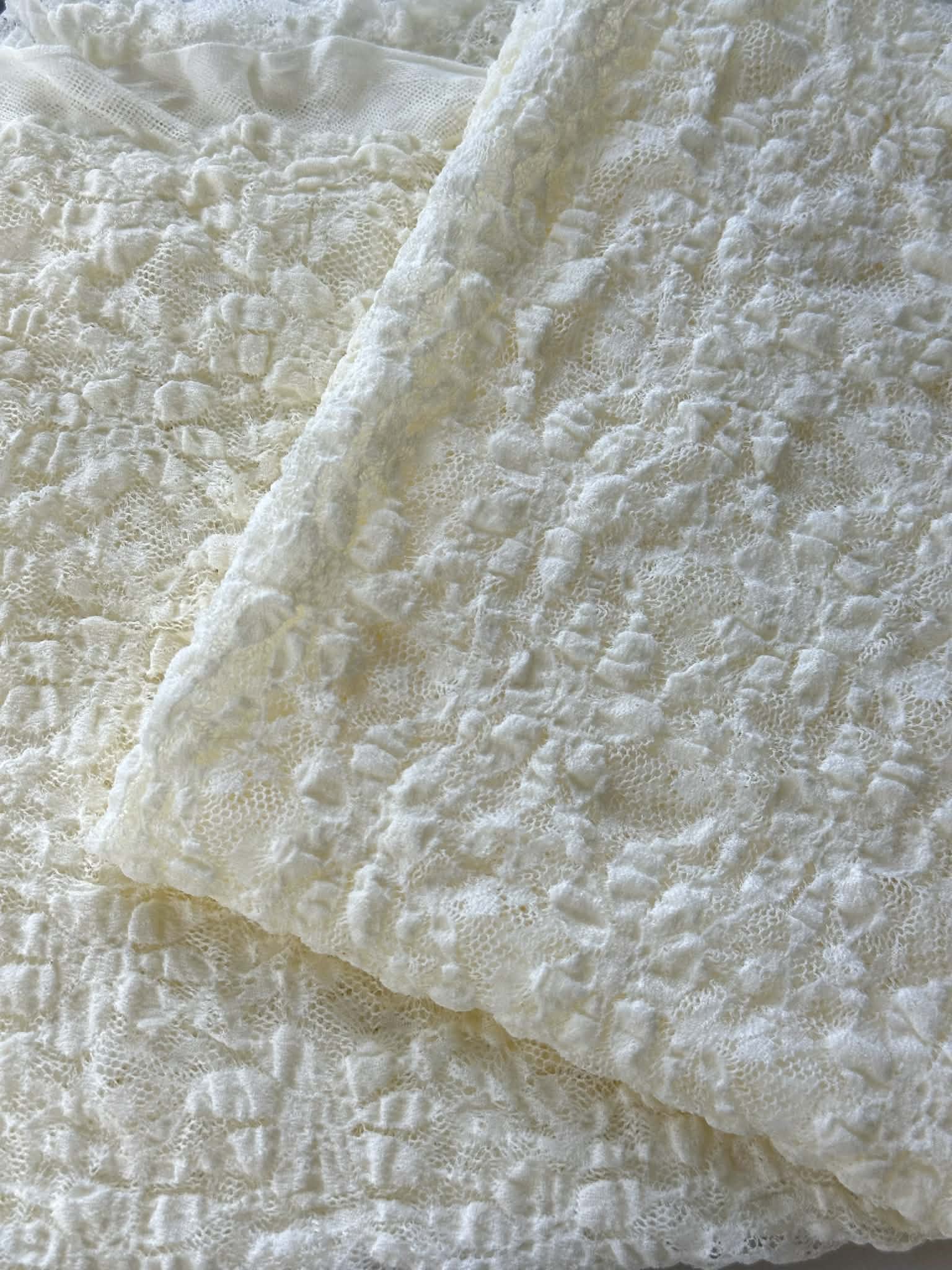 (LACE) FLOWERS ON IVORY