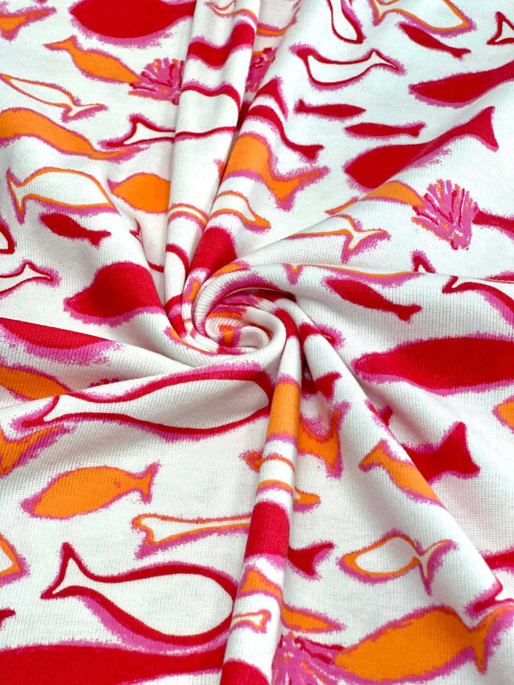 (COTTON BABY RIB) PINK, ORANGE AND RED FISH ON OFF WHITE