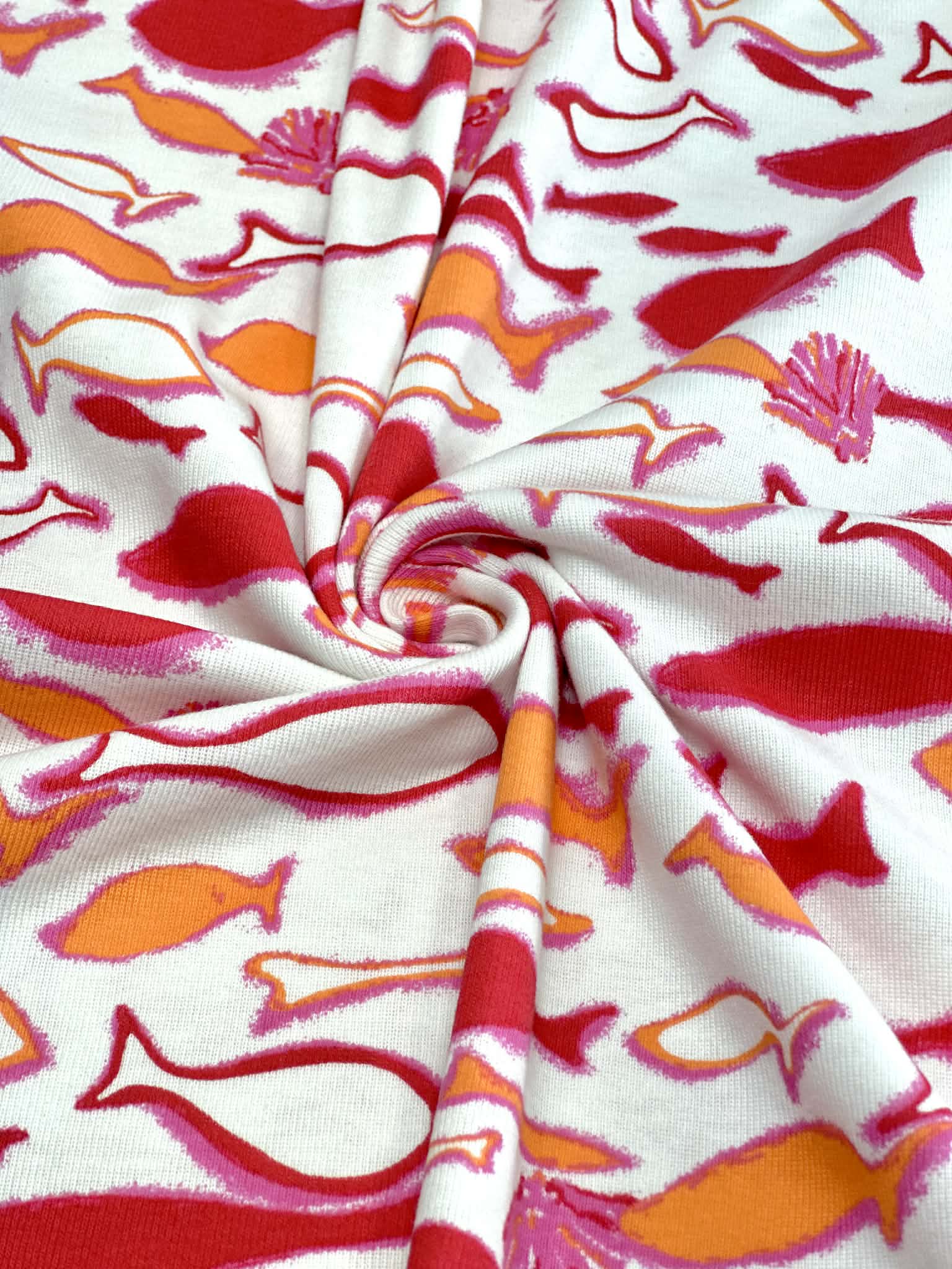 (COTTON BABY RIB) PINK, ORANGE AND RED FISH ON OFF WHITE