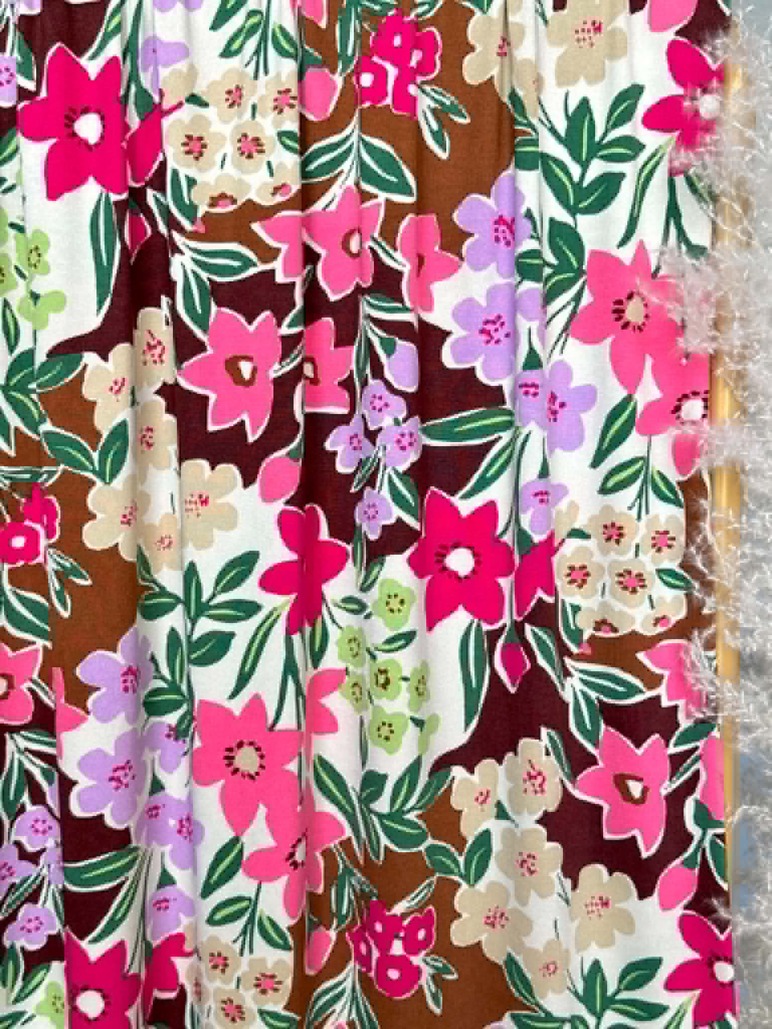 (ITY) FLORAL PATTERN ON BROWN