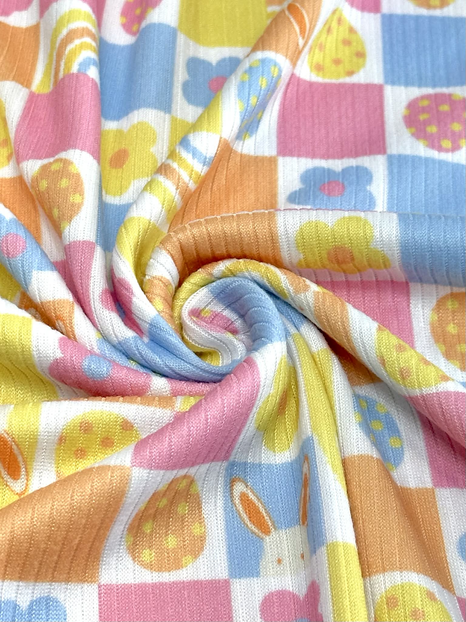 (4X2 YUMMY RIB) BUNNYS, EGGS, RAINBOWS, AND FLOWERS, CHECKERED PATTERN (1)