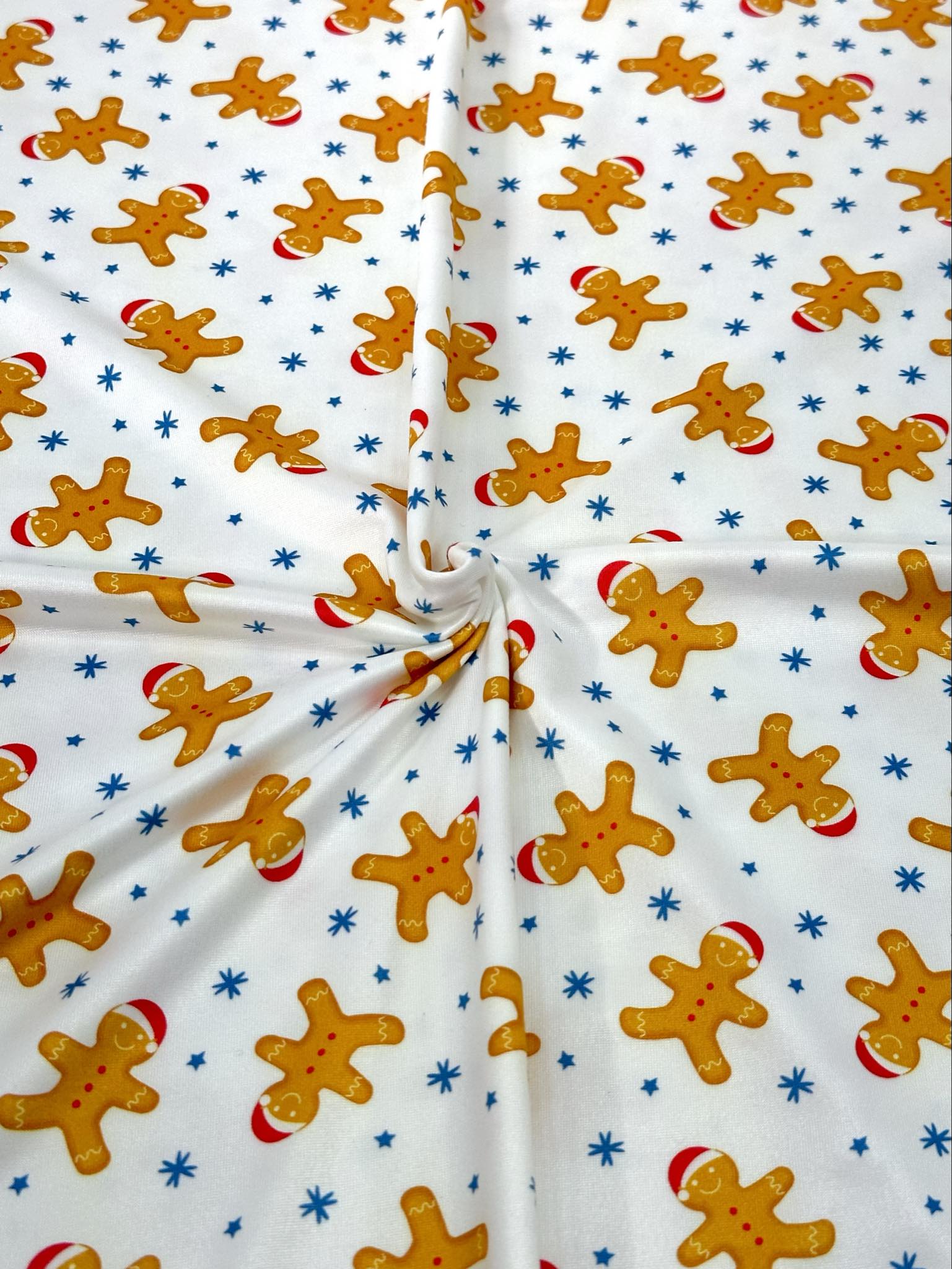 (DBP) GINGERBREAD MAN AND STARS ON OFF WHITE (2)