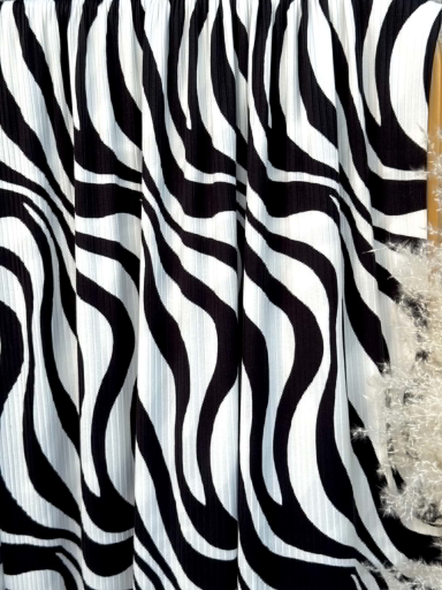 (WIDE RIB) ZEBRA PATTERN ON OFF WHITE