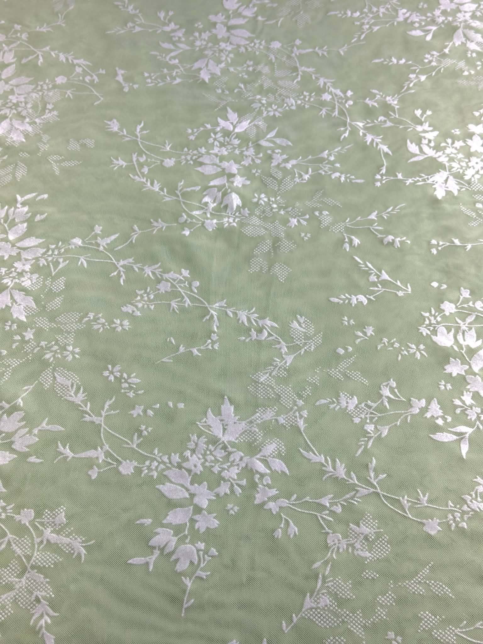 (MESH) WHITE FLORAL ON LIGHT GREEN