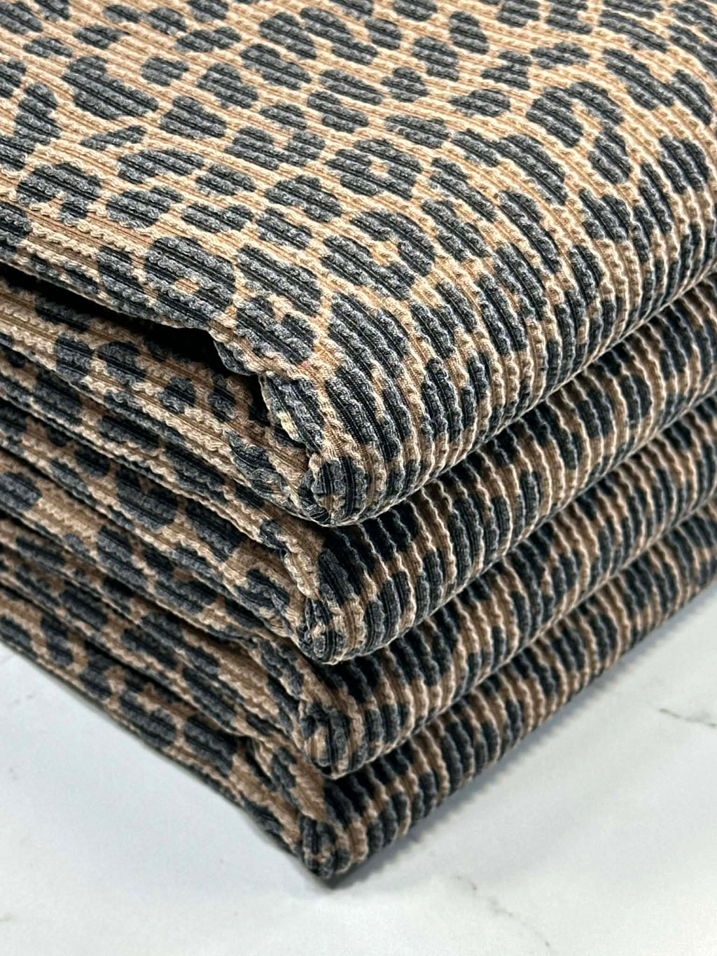 (URBAN RIB) VINTAGE BLACK LEOPARD ON BROWN