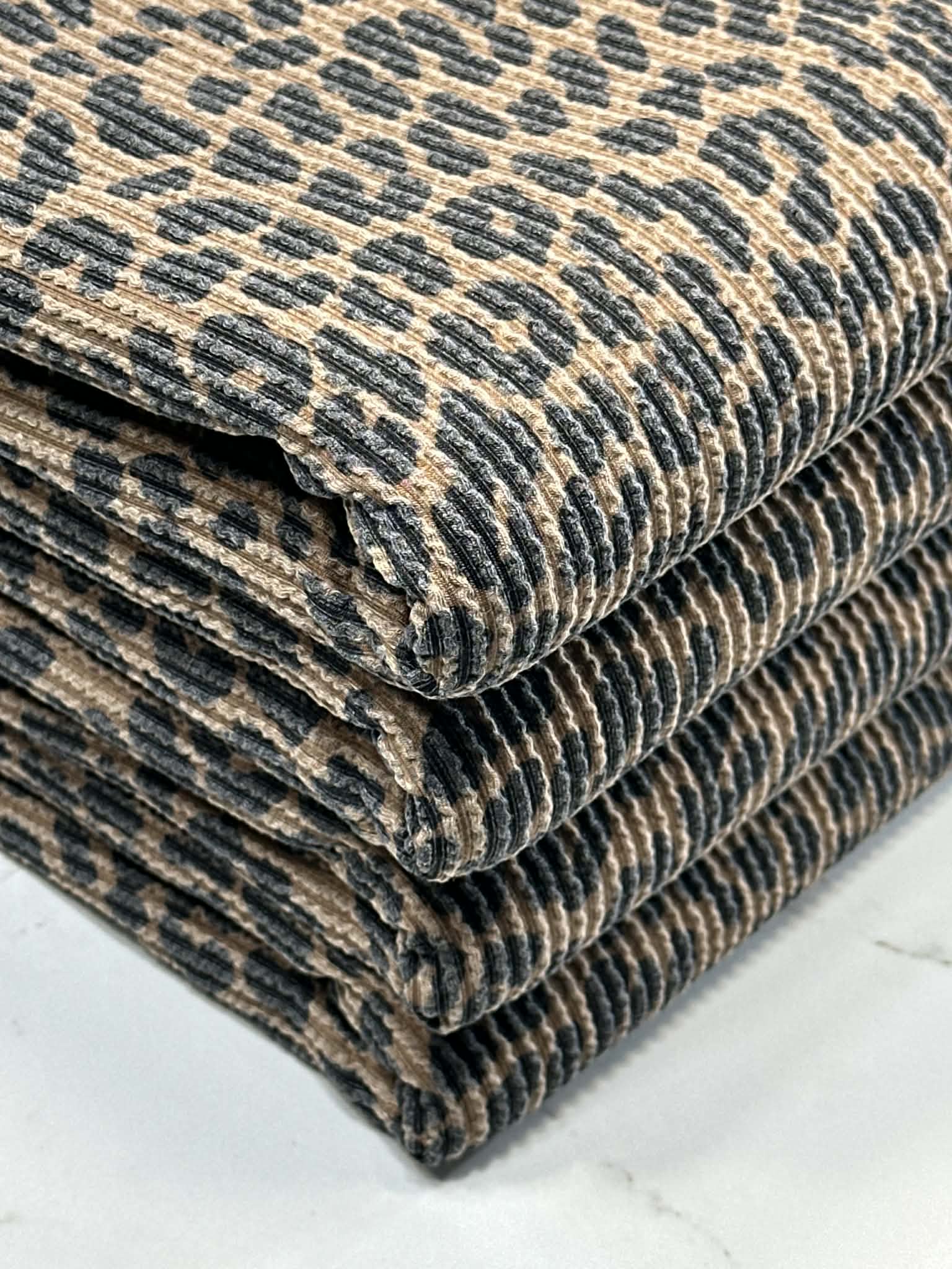 (URBAN RIB) VINTAGE BLACK LEOPARD ON BROWN