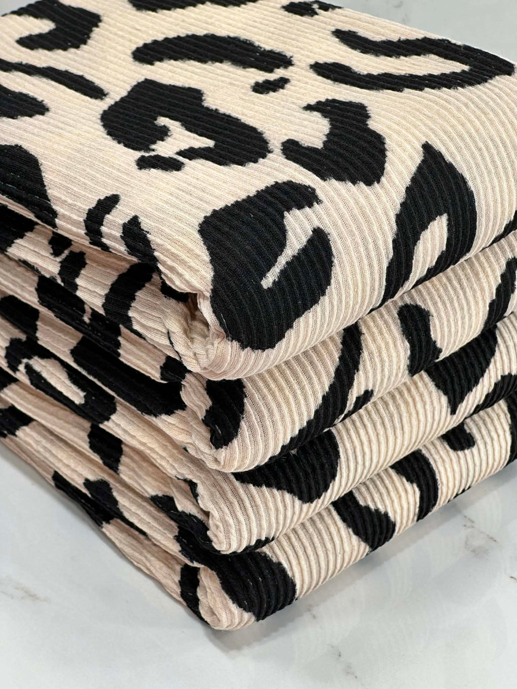 (URBAN RIB) BLACK CHEETAH ON TAN