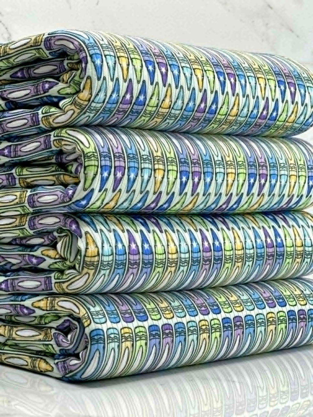 (4X2 YUMMY RIB) CRAYONS ON BLUE
