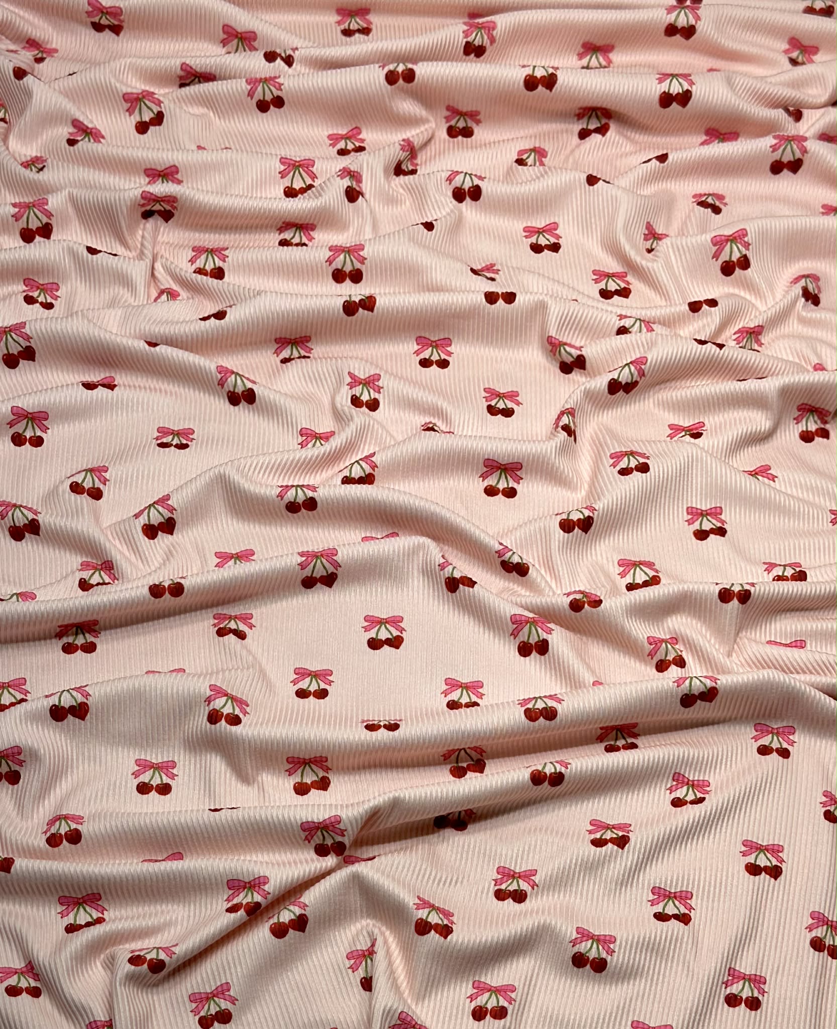 (2X2 BRUSHED RIB) CHERRY HEART WITH BOWS ON BLUSH