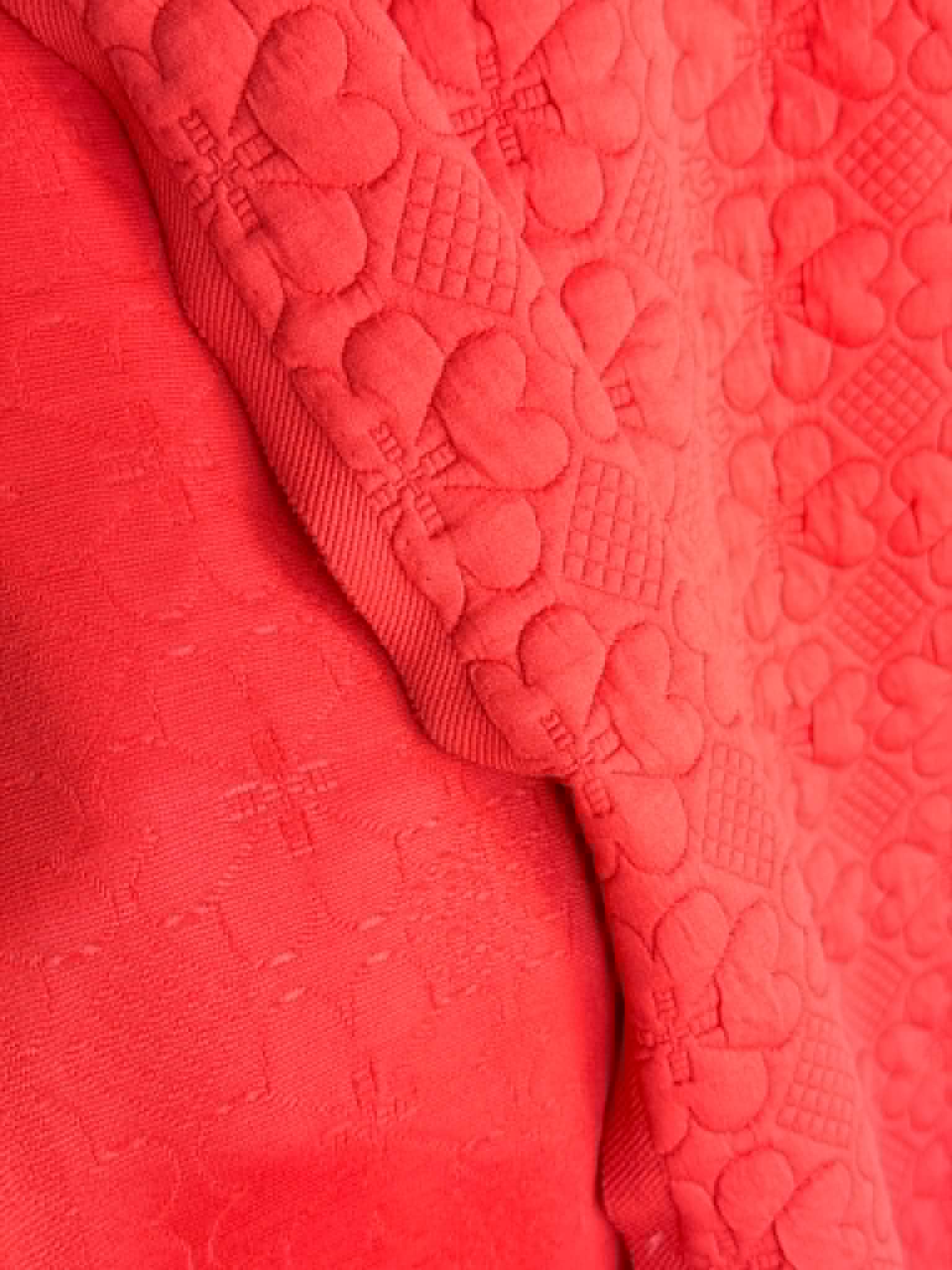 (JACQUARD KNIT) 3D BRIGHT RED EMBOSSED FLOWERS