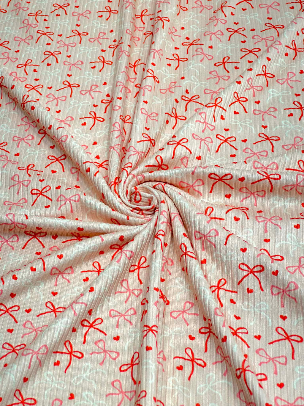 (4X2 YUMMY RIB) RED, PINK, AND IVORY BOWS WITH TINY HEARTS ON LIGHT BLUSH (3)