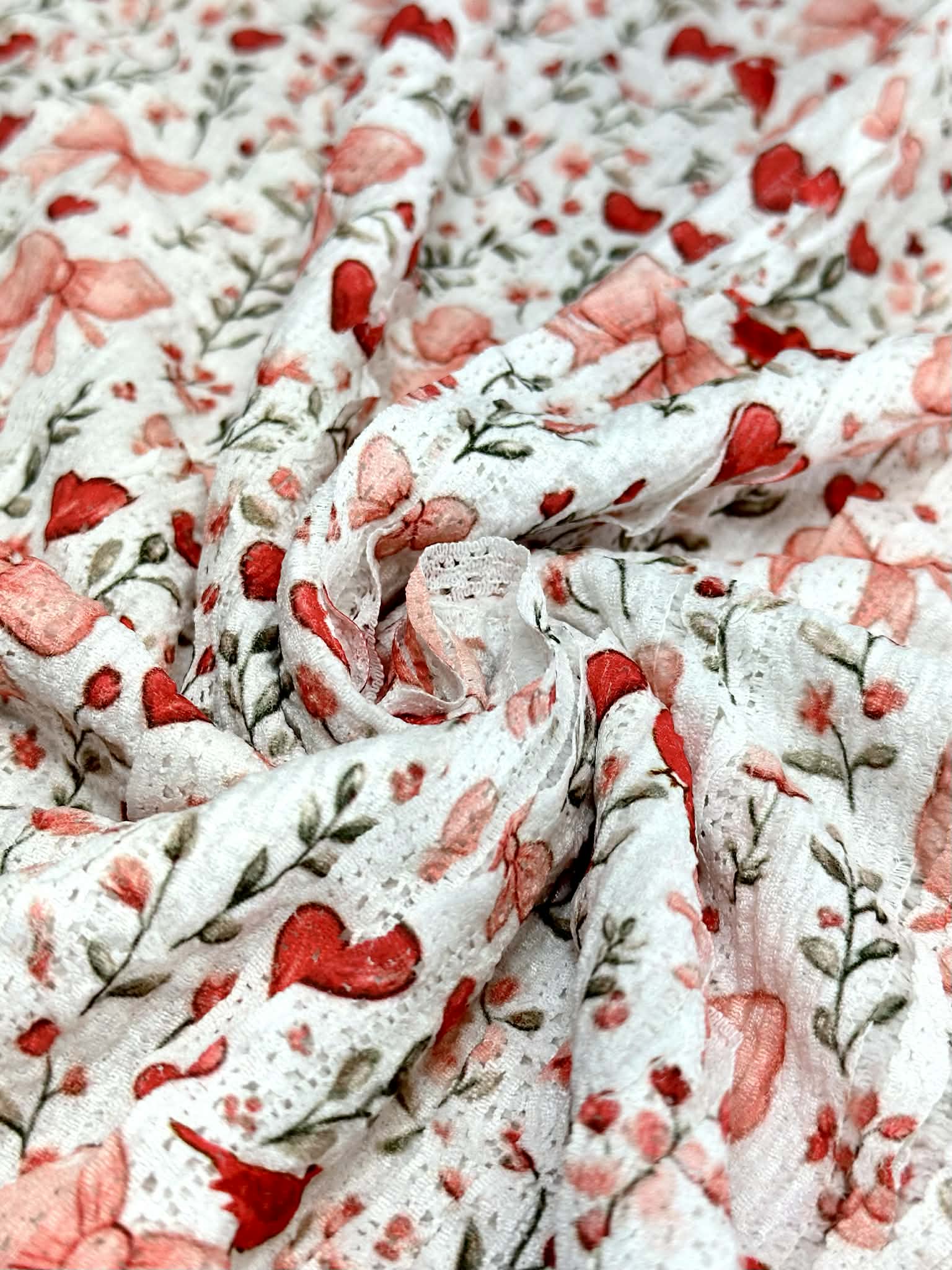 (RUFFLE LACE) HEARTS, BOWS, FLOWERS, AND RED BIRDS ON OFF WHITE
