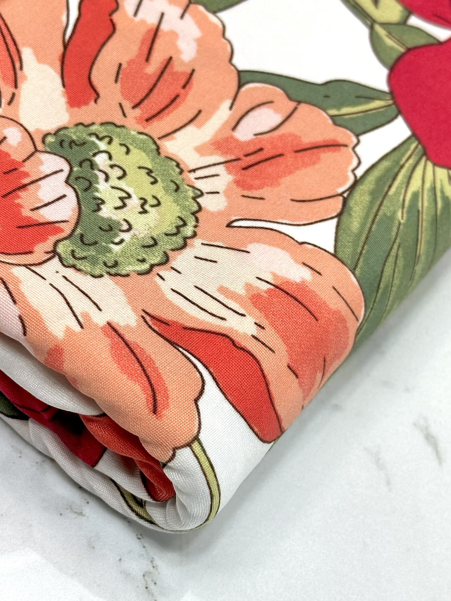 (ITY) RED AND ORANGE BIG FLOWERS ON OFF WHITE