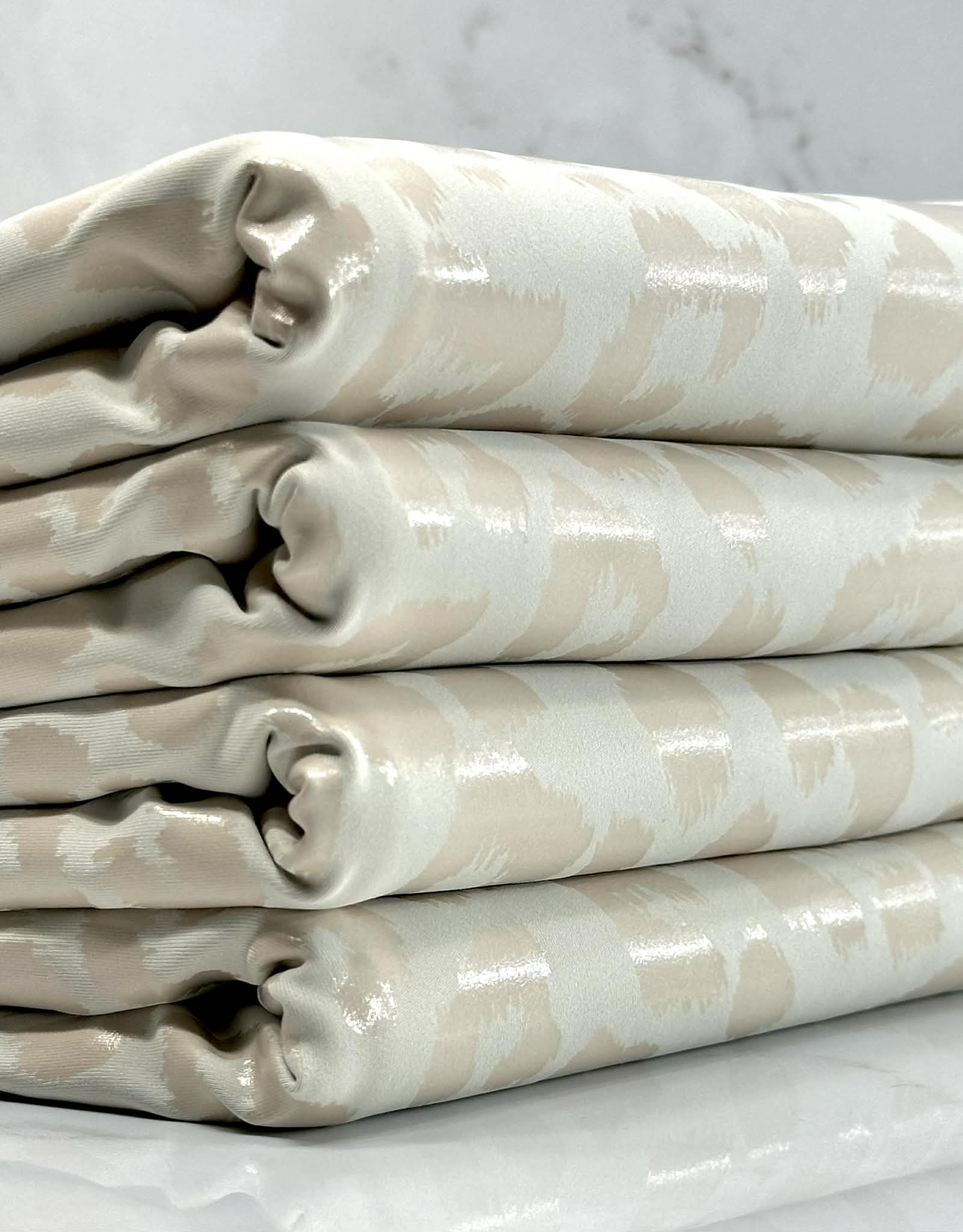 (PLEATHER) GLOSSY CREAM CHEETAH ON FLAT CREAM