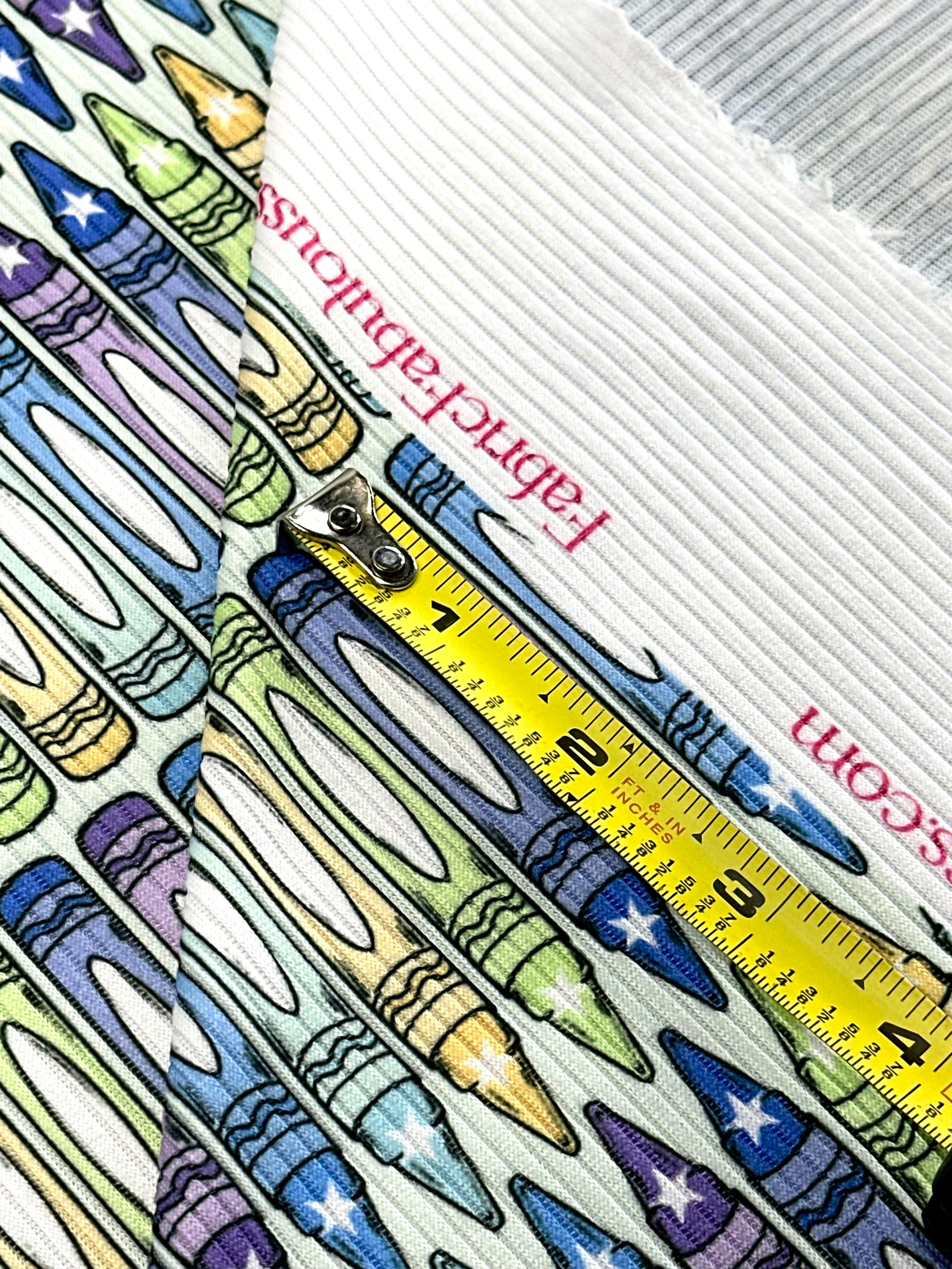 (4X2 YUMMY RIB) MEDIUM CRAYONS ON BLUE