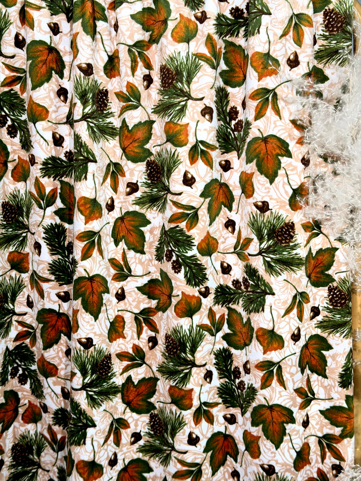 (MINKY) GREEN LEAVES & ACORNS WITH TAN PATTERN ON OFF WHITE