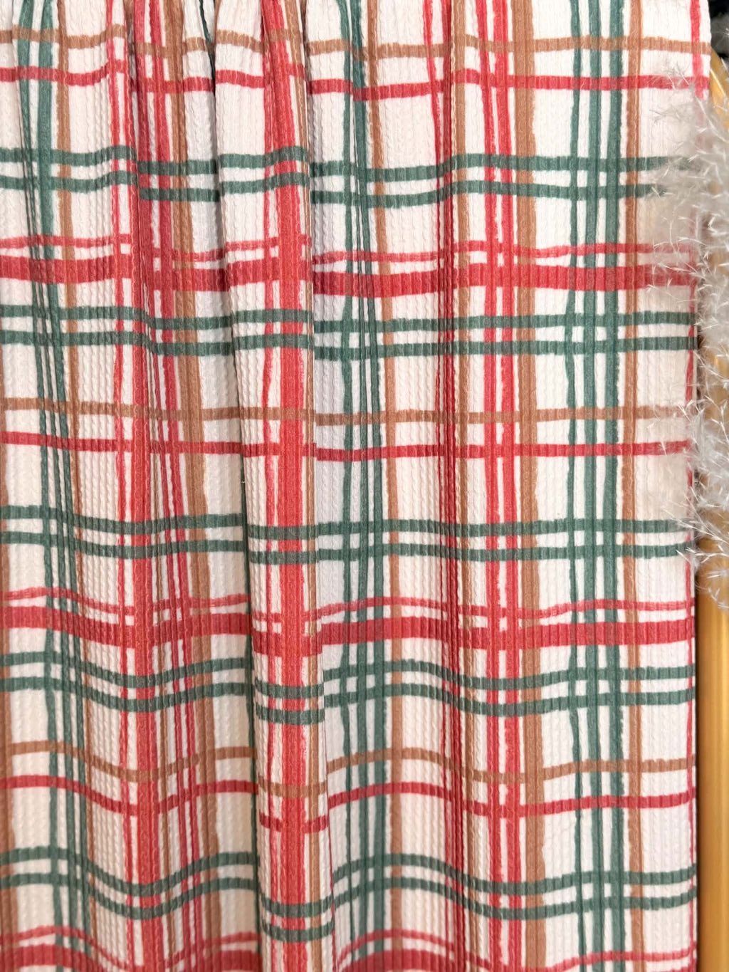 (URBAN RIB) CAMEL, RED, AND GREEN PLAID ON IVORY