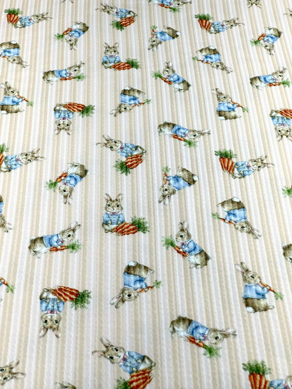 (URBAN RIB) MEDIUM BUNNIES WITH CARROTS ON TAN STRIPES