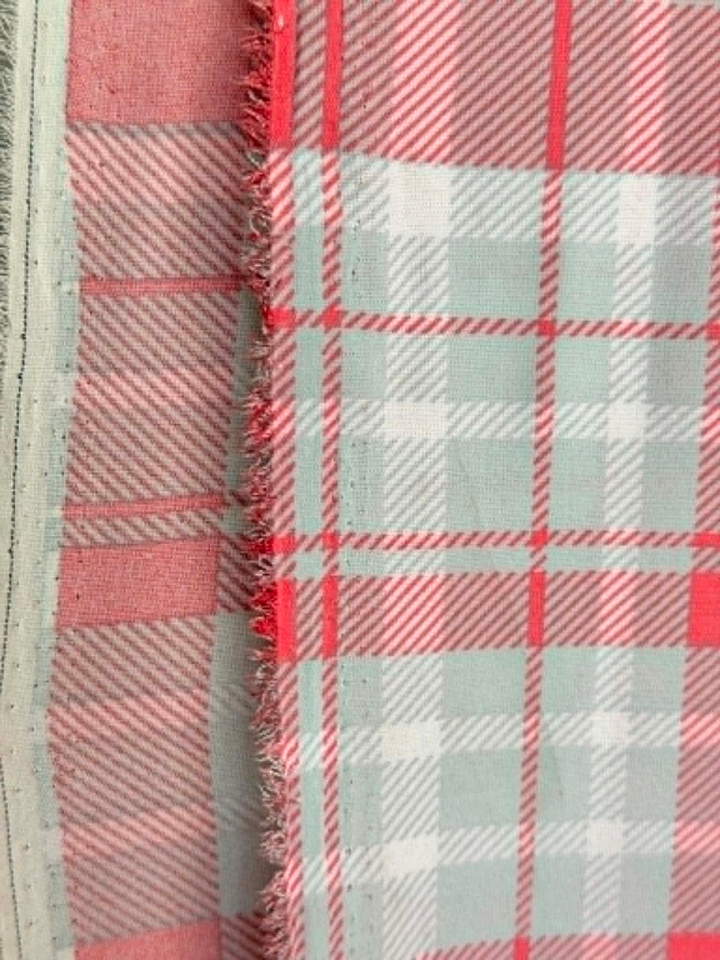 (WOVEN) LIGHT GRAY AND CORAL PLAID