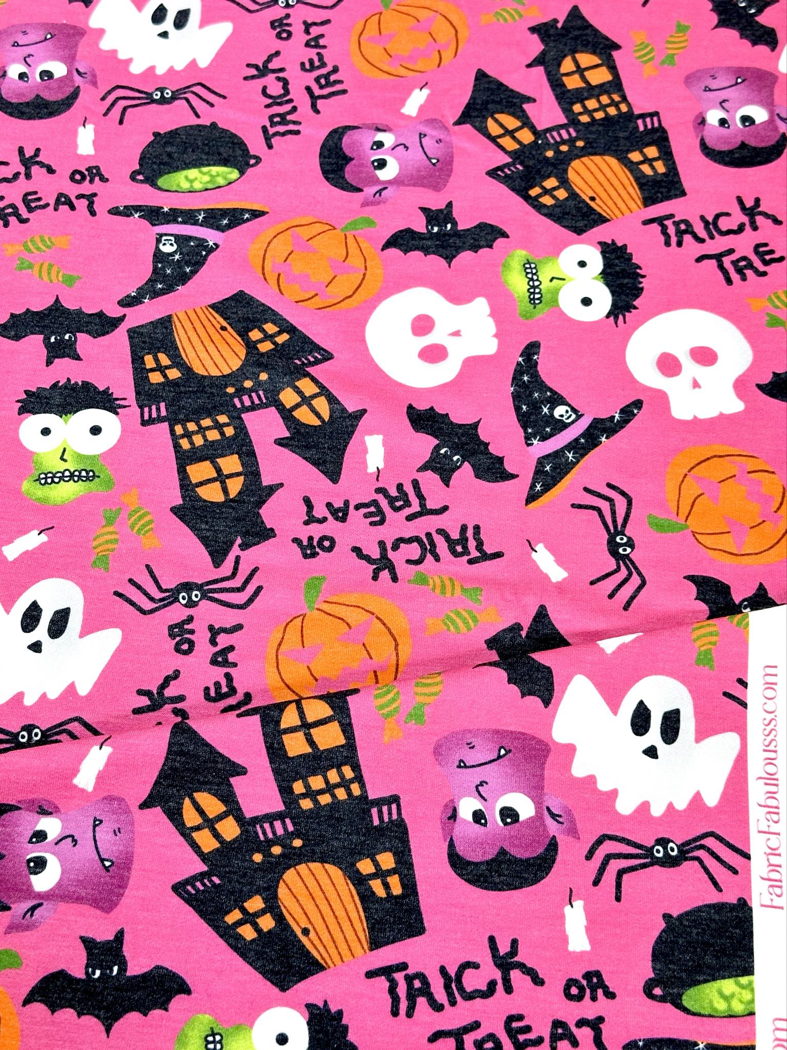 (FRENCH TERRY) TRICK OR TREAT AND PUMPKINS ON PINK