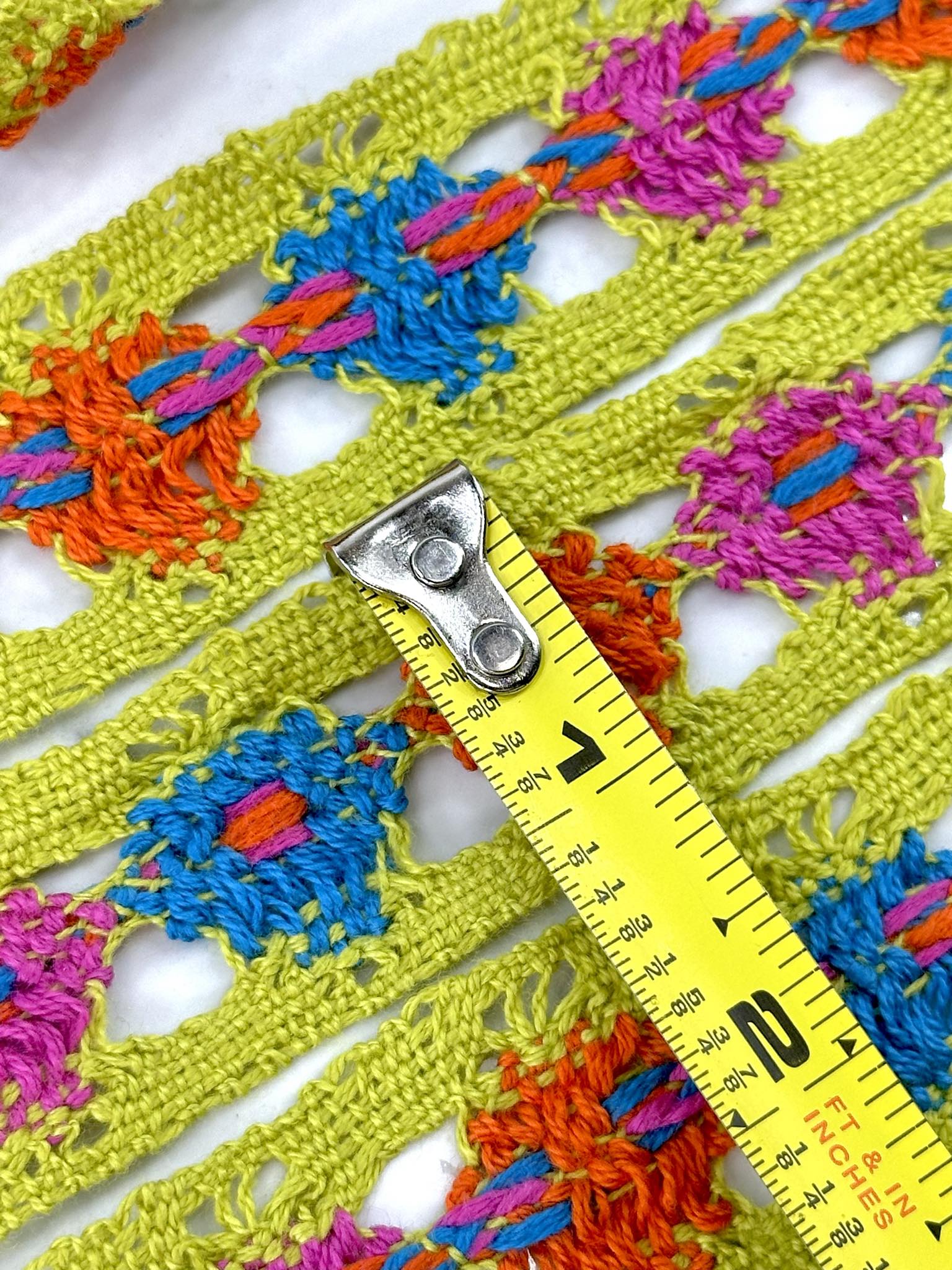 (TRIM) CROCHET COLORFUL FLORAL ON VINTAGE GREEN