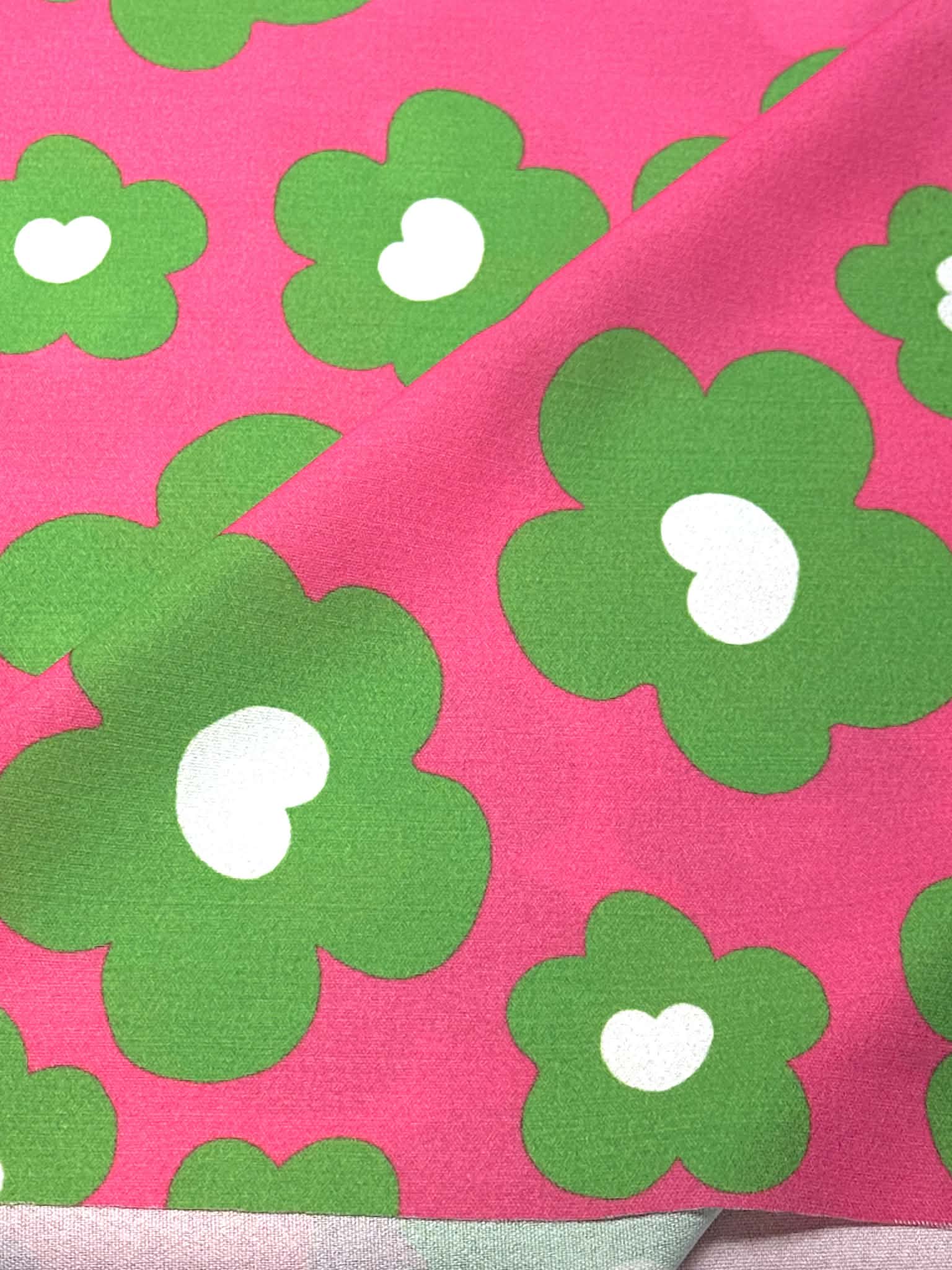 (WOVEN) GREEN FLOWERS ON FUCHSIA