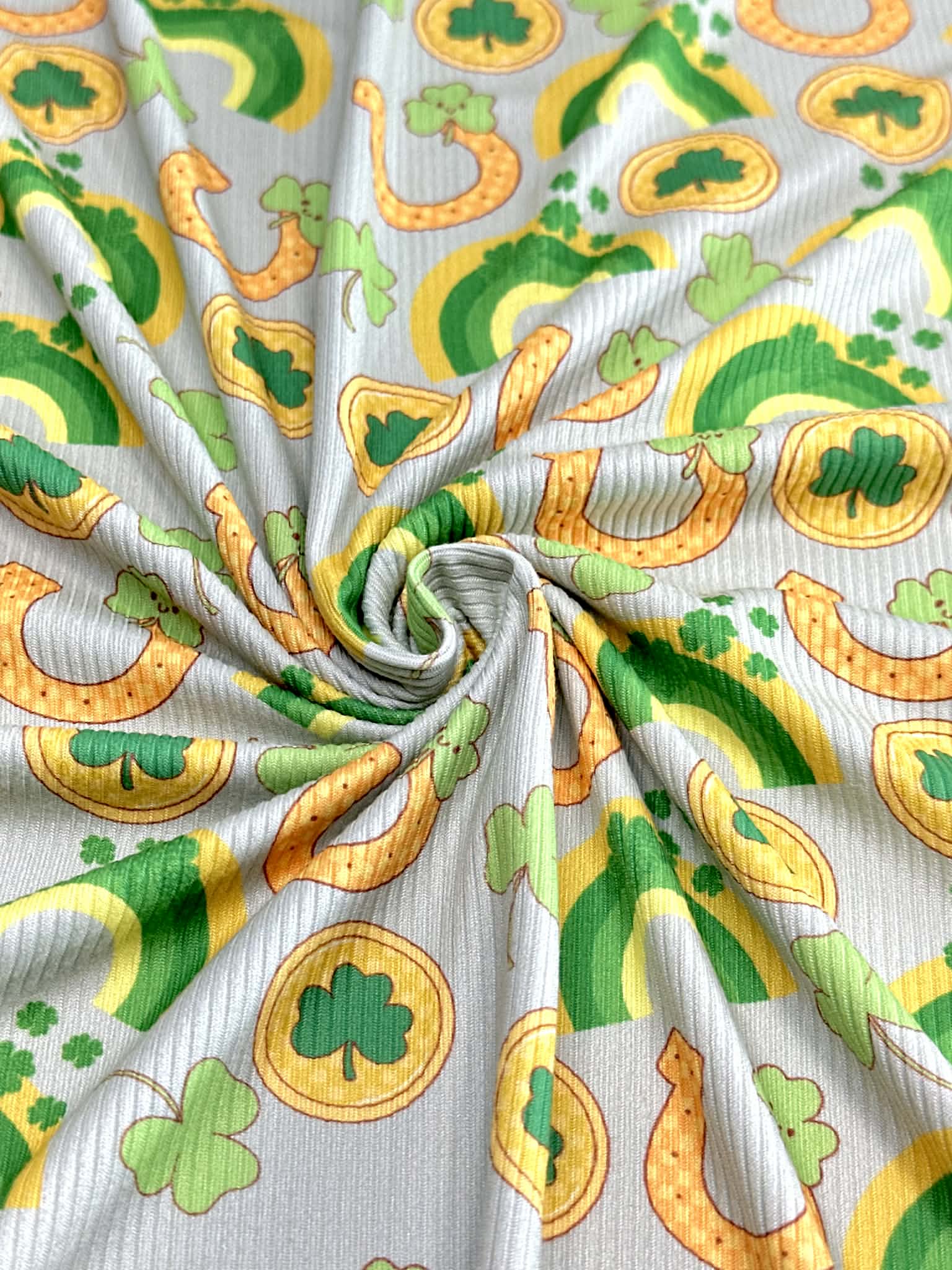 (2X2 YUMMY RIB) HORSESHOES, CLOVERS, AND COINS ON SAGE